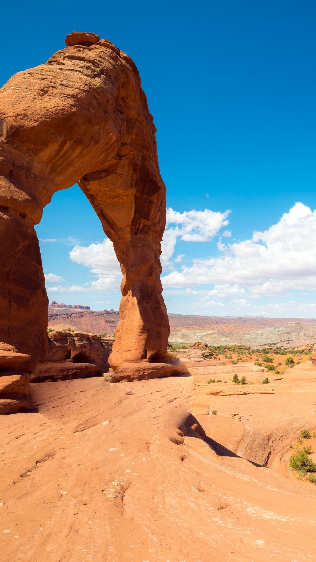 4K wallpaper, Delicate arch, Utah's landmark, Cloudy atmosphere, 1080x1920 Full HD Phone