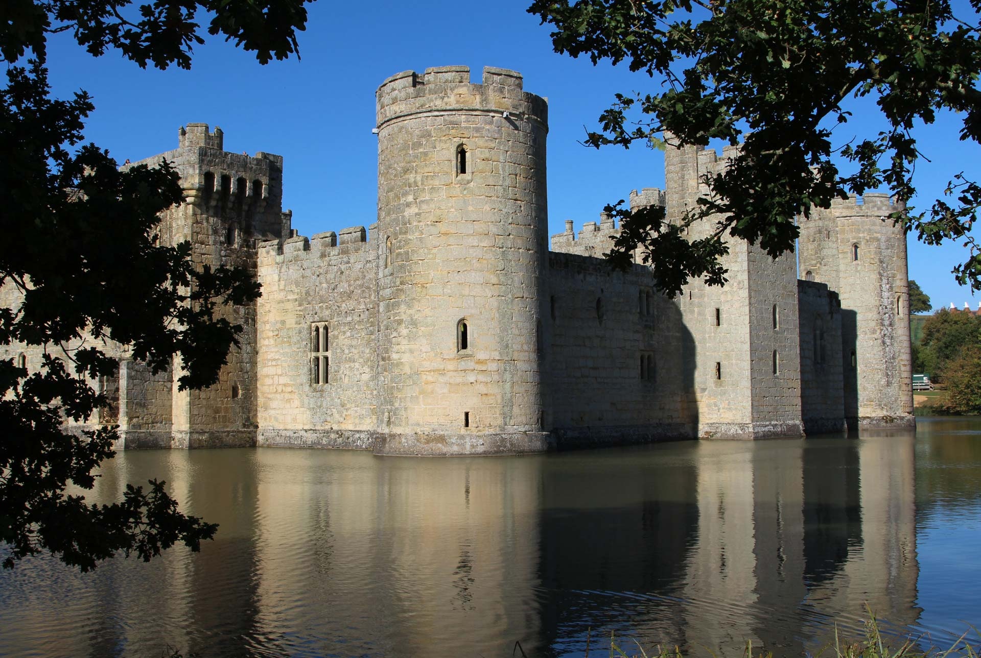 Sussex, Beautiful England photos, Bodiam Castle, 1920x1290 HD Desktop