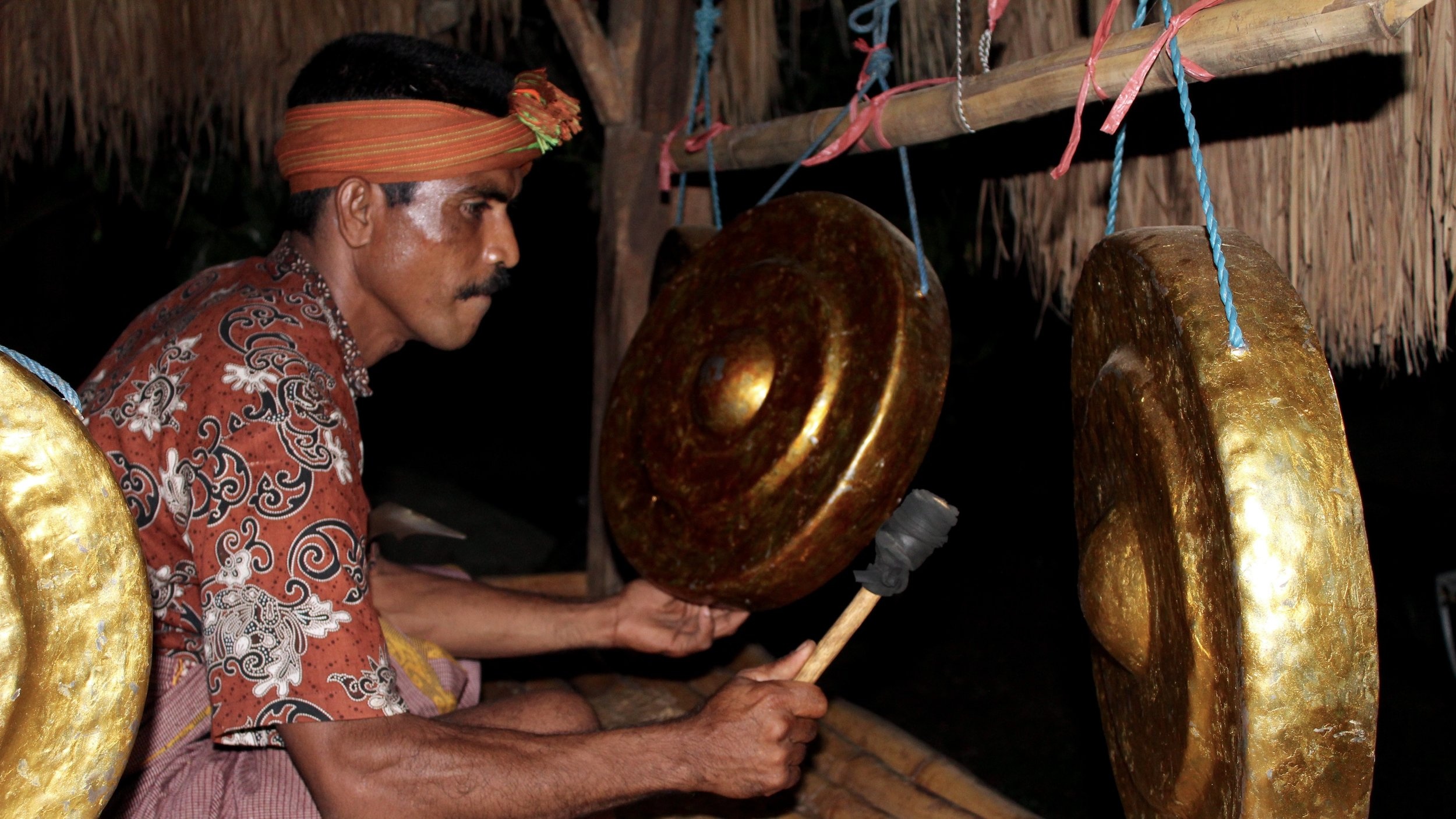 Christmas gongs, Ancestral music, Catholic church, Sumba aural archipelago, 2500x1410 HD Desktop