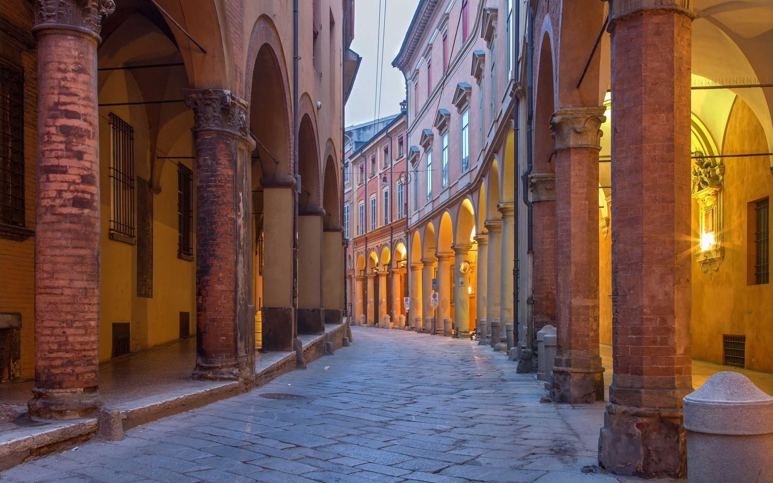 Porticoes of Bologna, Bologna Wallpaper, 2560x1600 HD Desktop