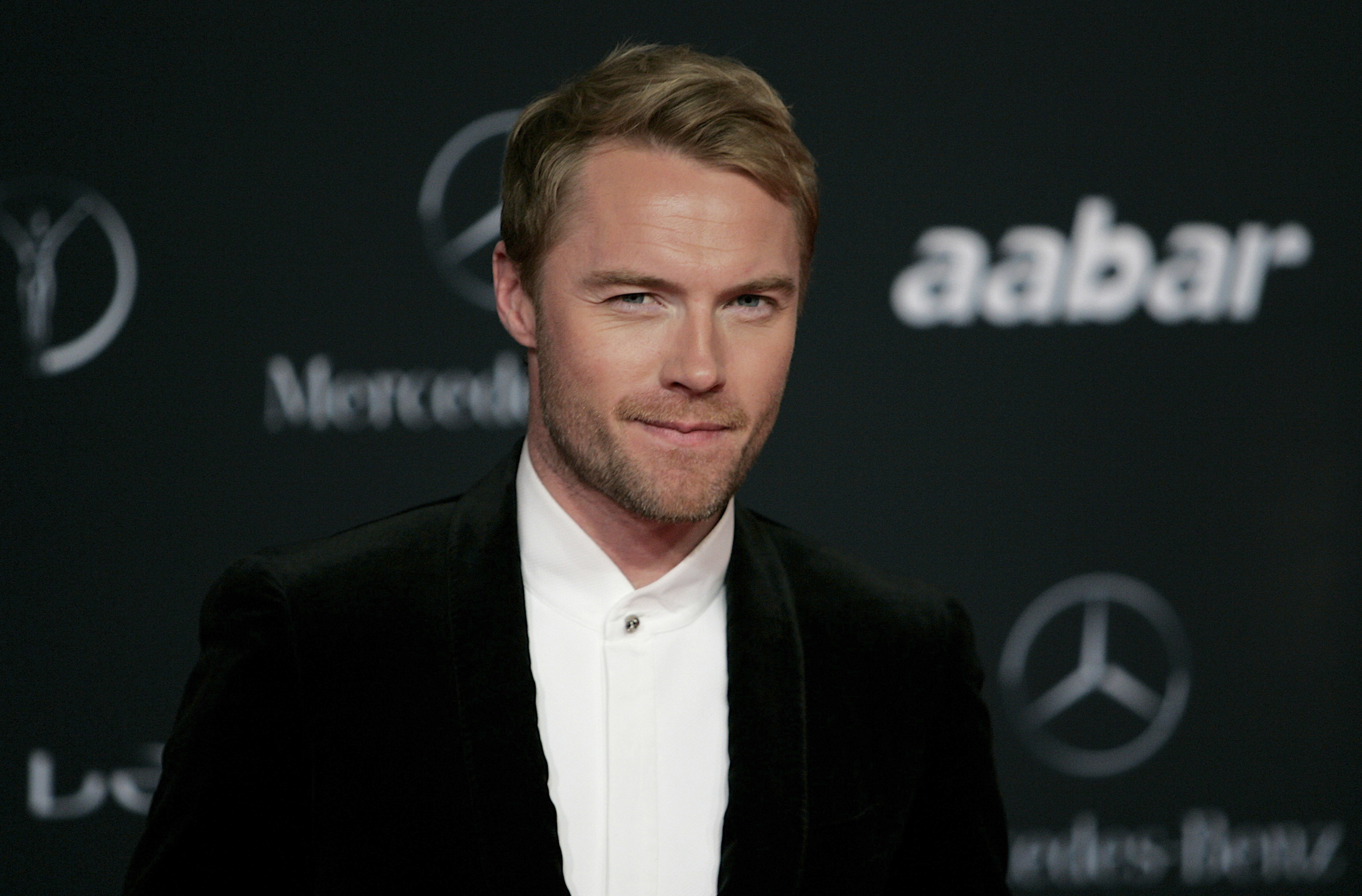 Ronan Keating, Music, Accepts damages, Phone hacking case, 2880x1900 HD Desktop