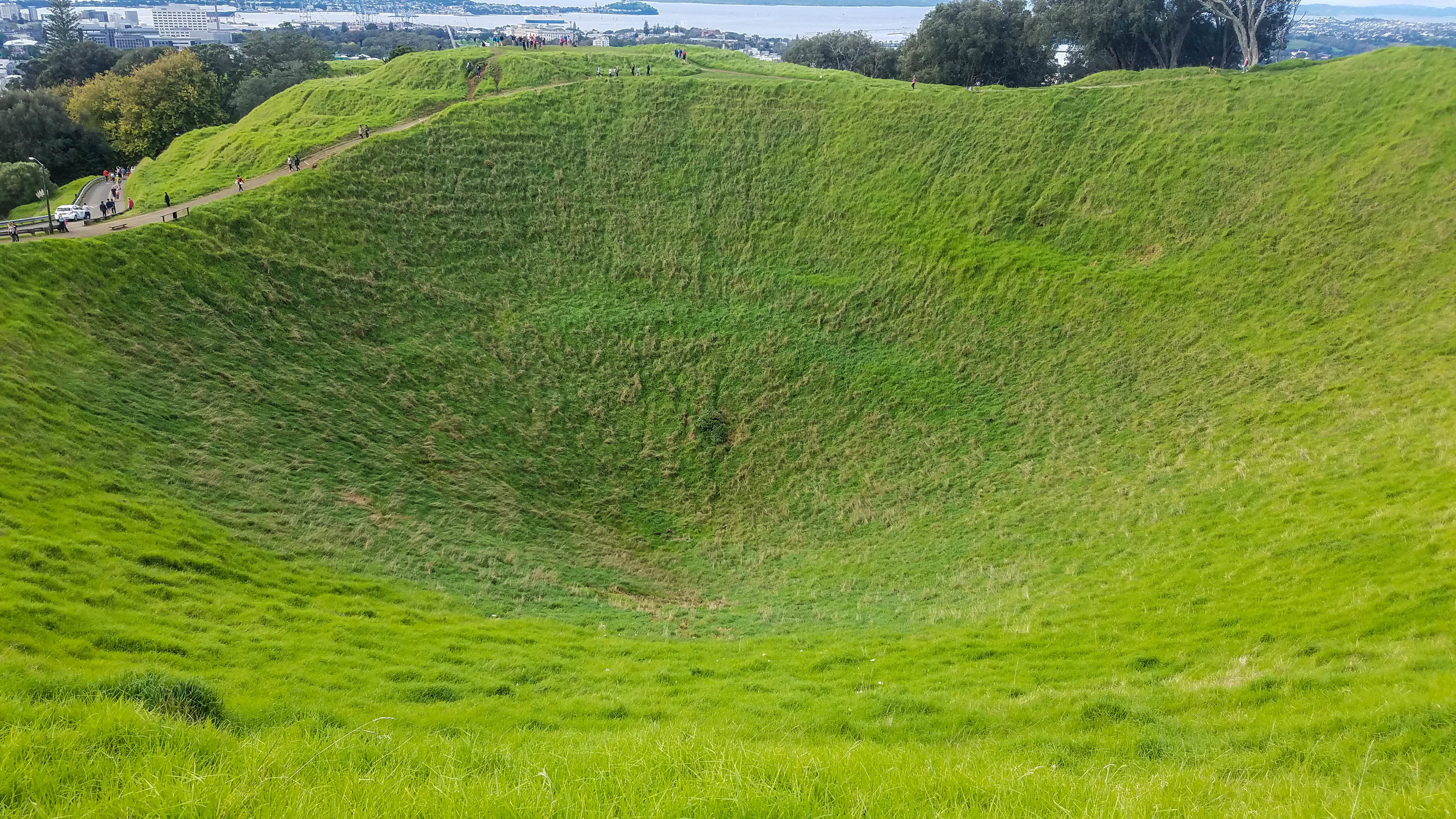 Mount Eden Crater, New Zealand, Maori Bay, Rachel King, 2500x1410 HD Desktop