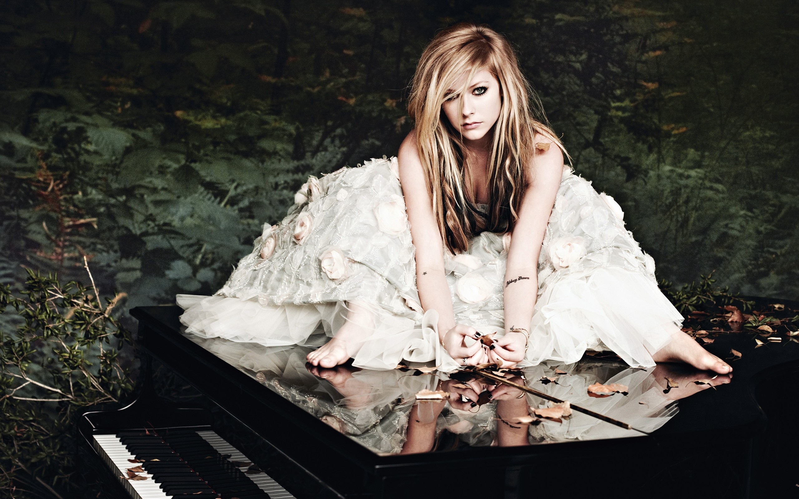 Goodbye Lullaby, Avril Lavigne Wallpaper, 2560x1600 HD Desktop