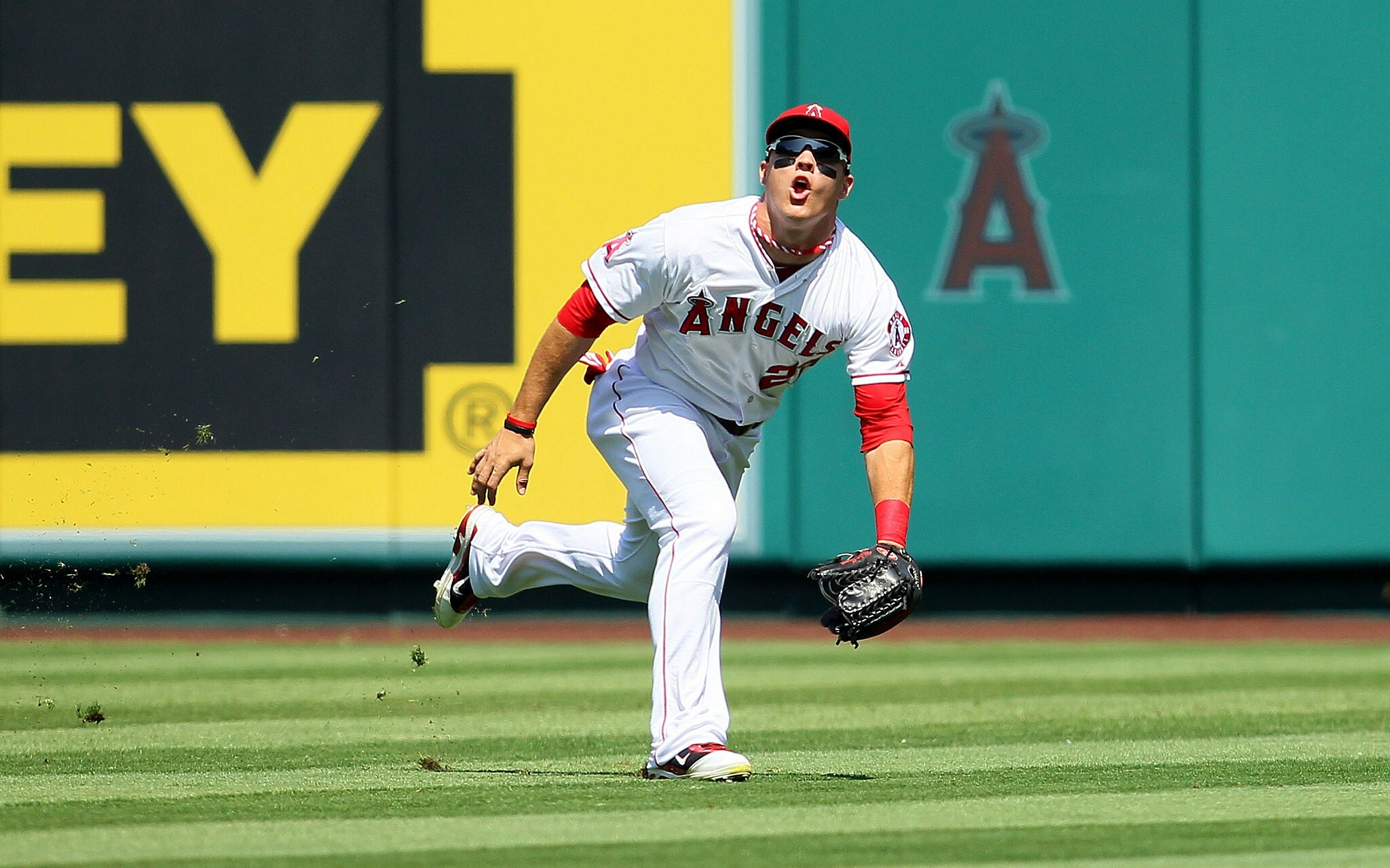 Mike Trout wallpaper HD, High-definition image, Stunning baseball photography, Desktop background, 2050x1280 HD Desktop