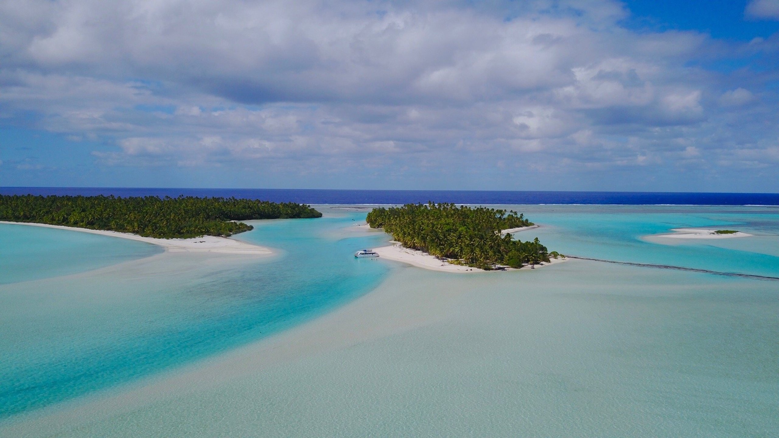 Avarua, Cook Islands travels, Cheap flights, Frankfurt to Aitutaki, 2560x1440 HD Desktop