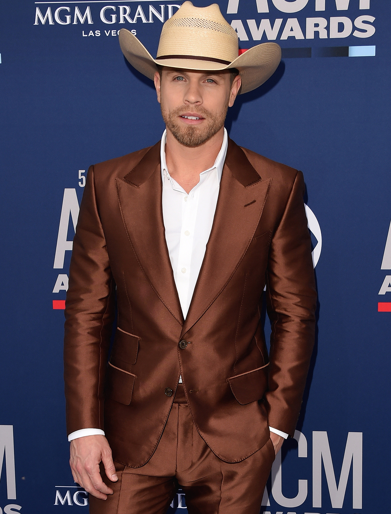 Dustin Lynch, Celeb Crush, Candlelight Confessions, 1530x2000 HD Phone