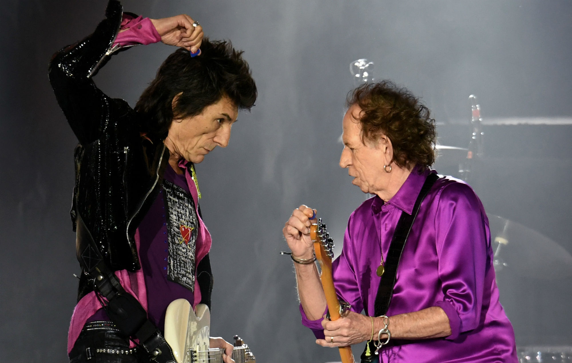 Ronnie Wood, Keith Richards, Branded, 2000x1270 HD Desktop