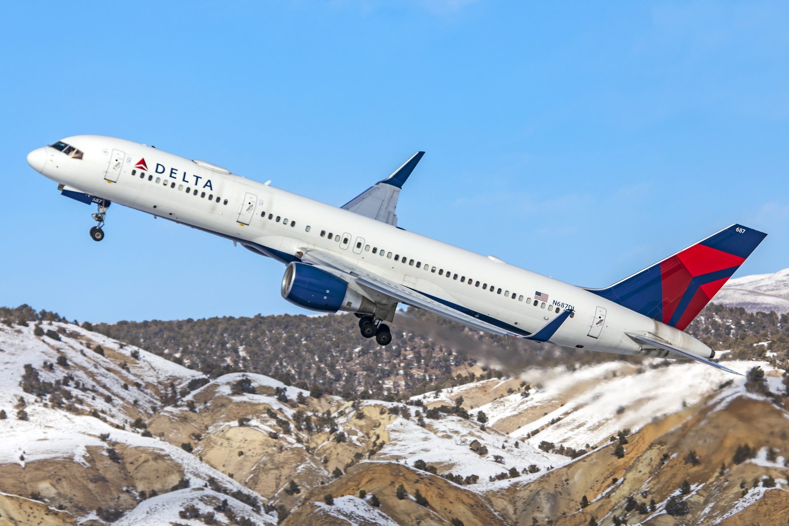 Delta Air Lines, Pilot hiring, Next summer, Aviation industry, 2560x1710 HD Desktop