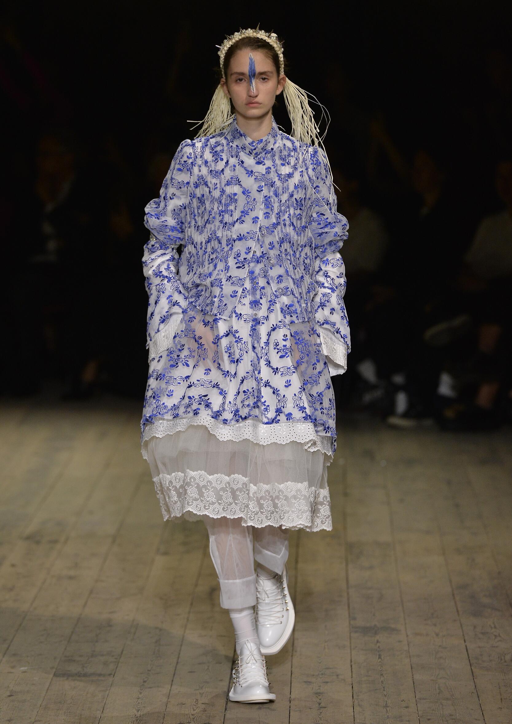 Simone Rocha, Spring/Summer 2020, Artistic vision, The Skinny Beep, 1670x2360 HD Phone