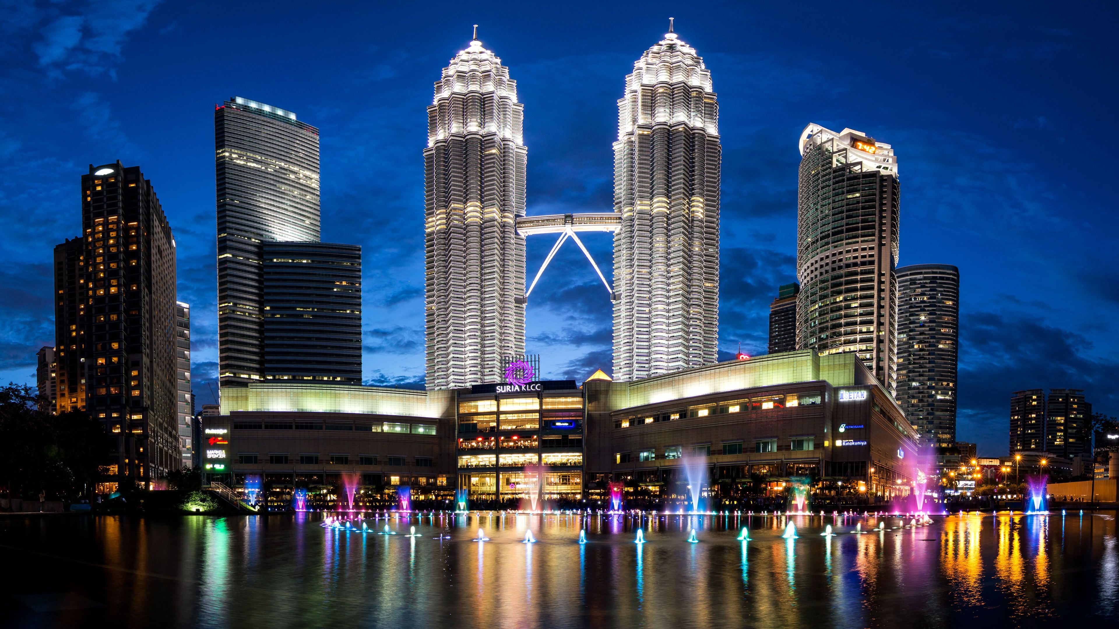 Petronas Twin Towers, Majestic structure, Malesia, Top view, 3840x2160 4K Desktop