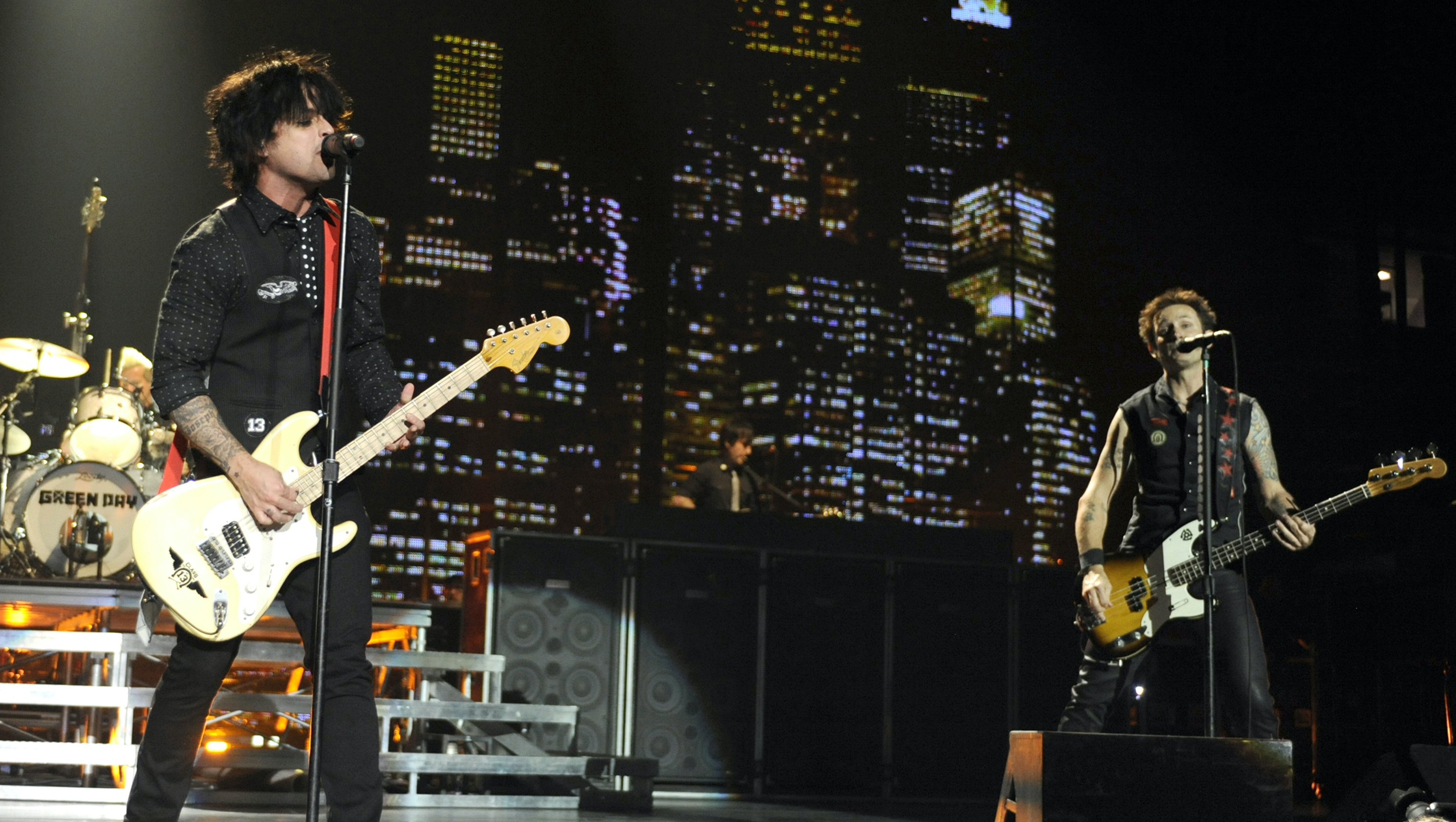 Billie Joe Armstrong, Modded Fender Strat, 2980x1690 HD Desktop