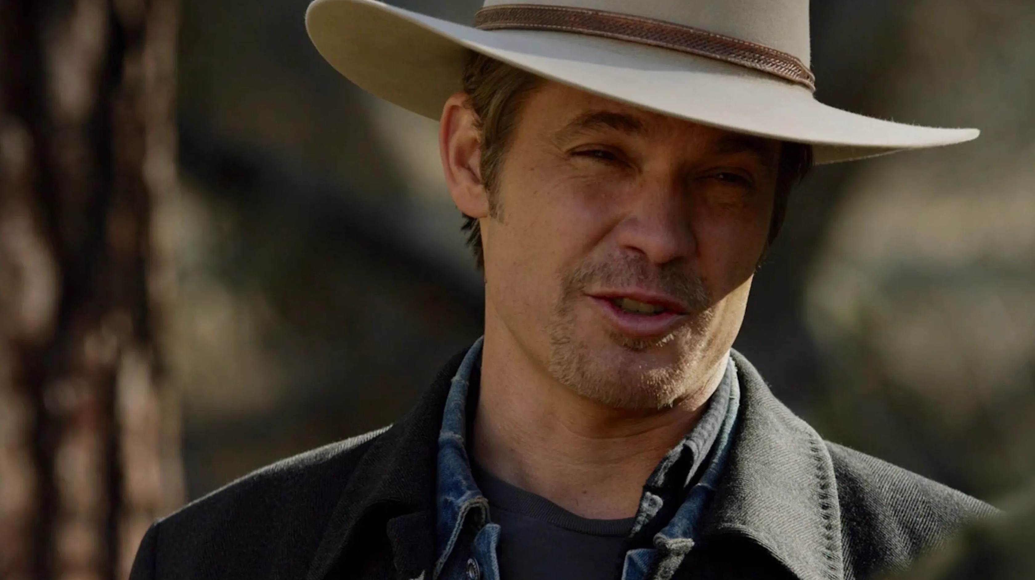 Justified TV Series, Raylan's iconic coat, Fashion inspiration, Stylish wardrobe, 3360x1890 HD Desktop