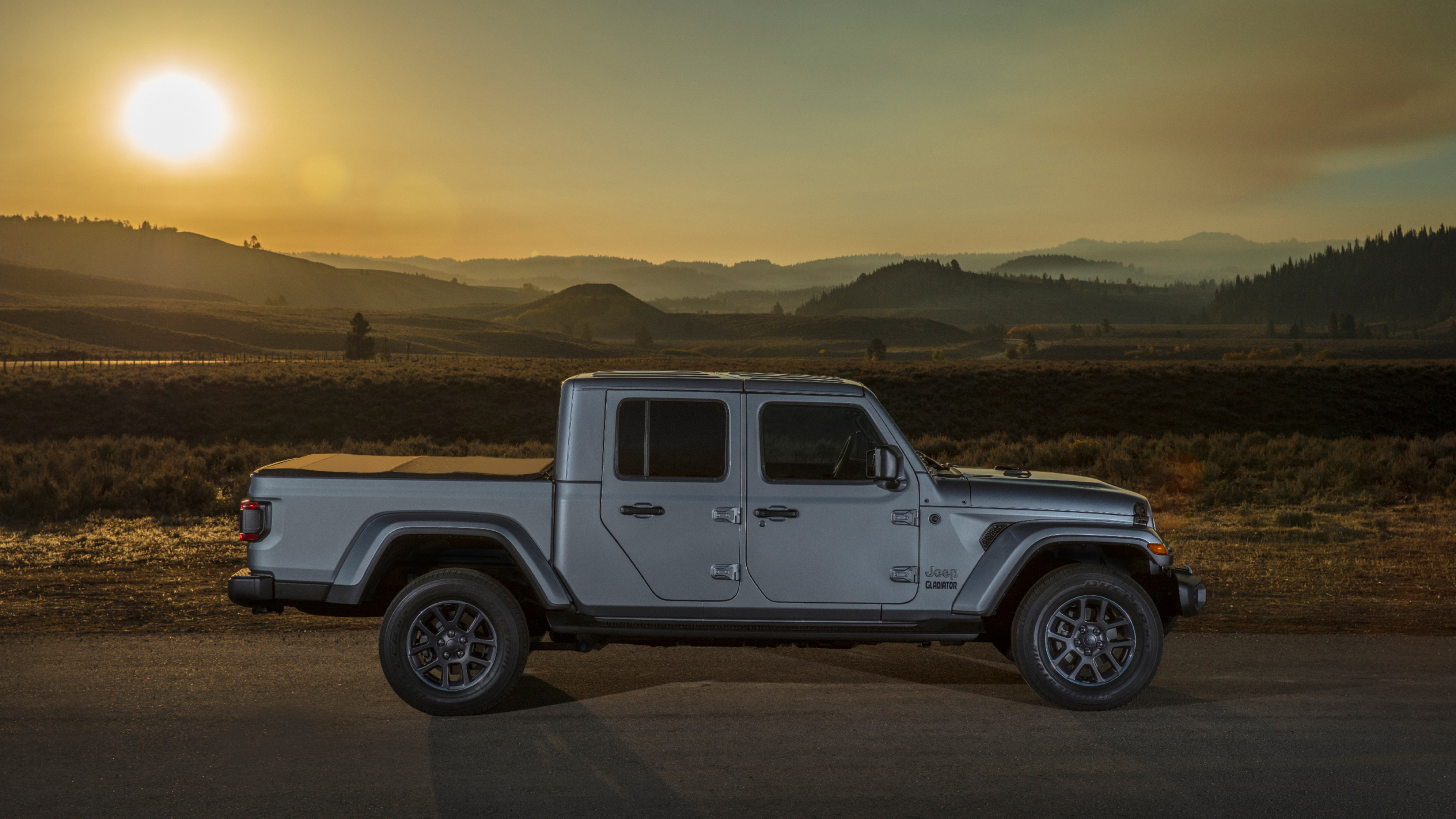 Jeep Gladiator, Overland edition, Versatile truck, Stylish exterior, 3840x2160 4K Desktop