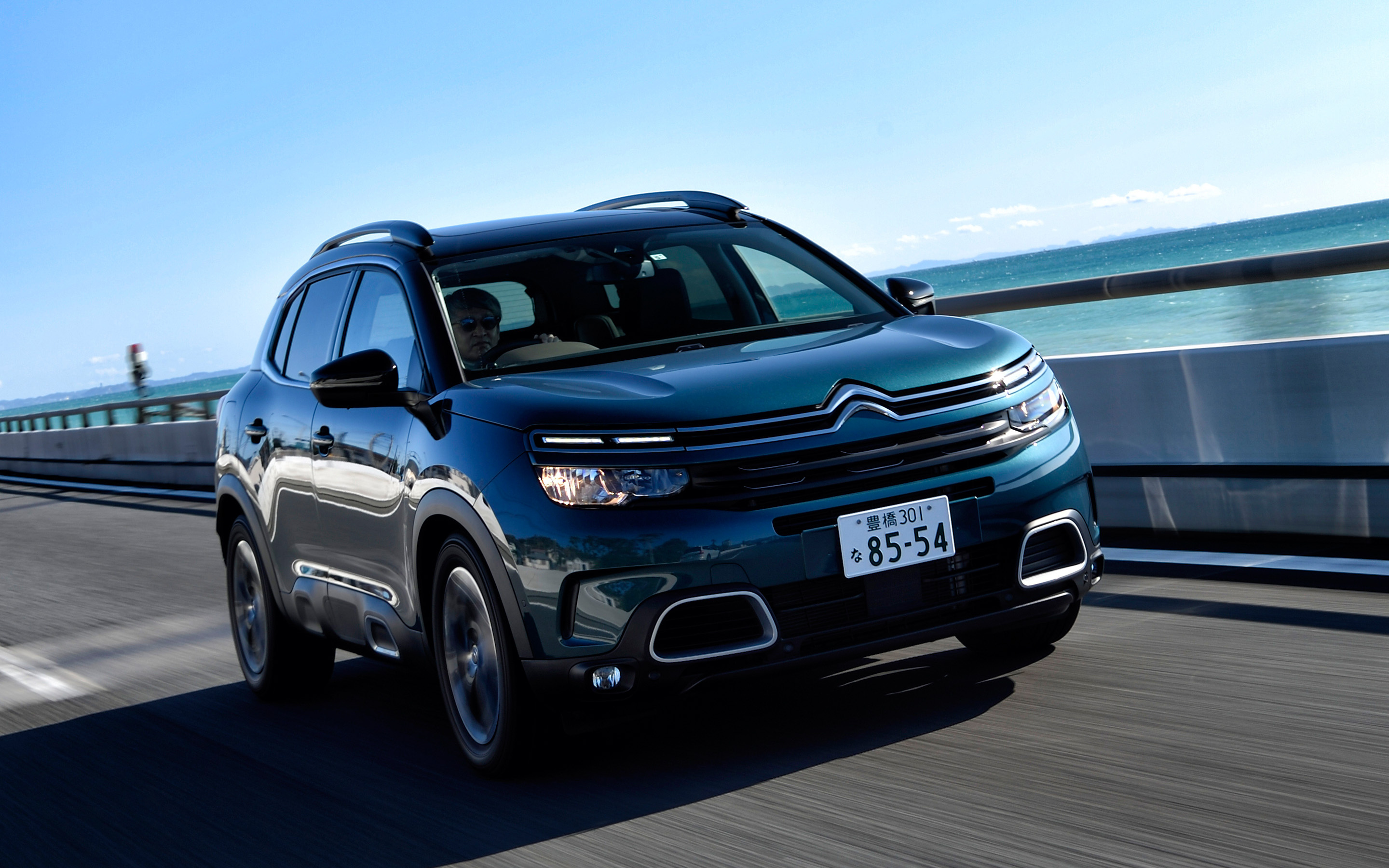 Citroen C5 Aircross, Highway drive, French car, High-quality interiors, 2880x1800 HD Desktop