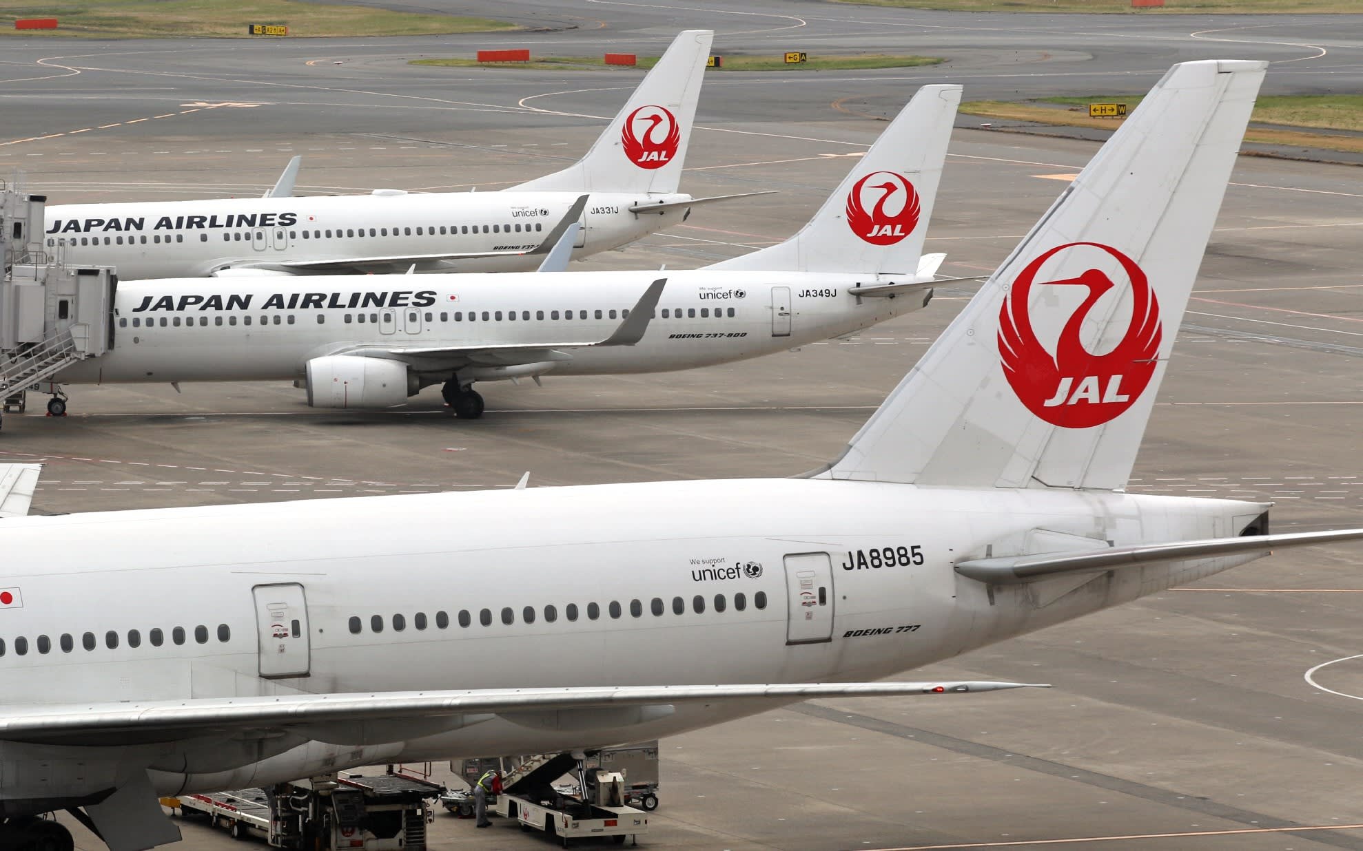 Japan Airlines, Financial loss, Pandemic impact, Business news, 1980x1240 HD Desktop