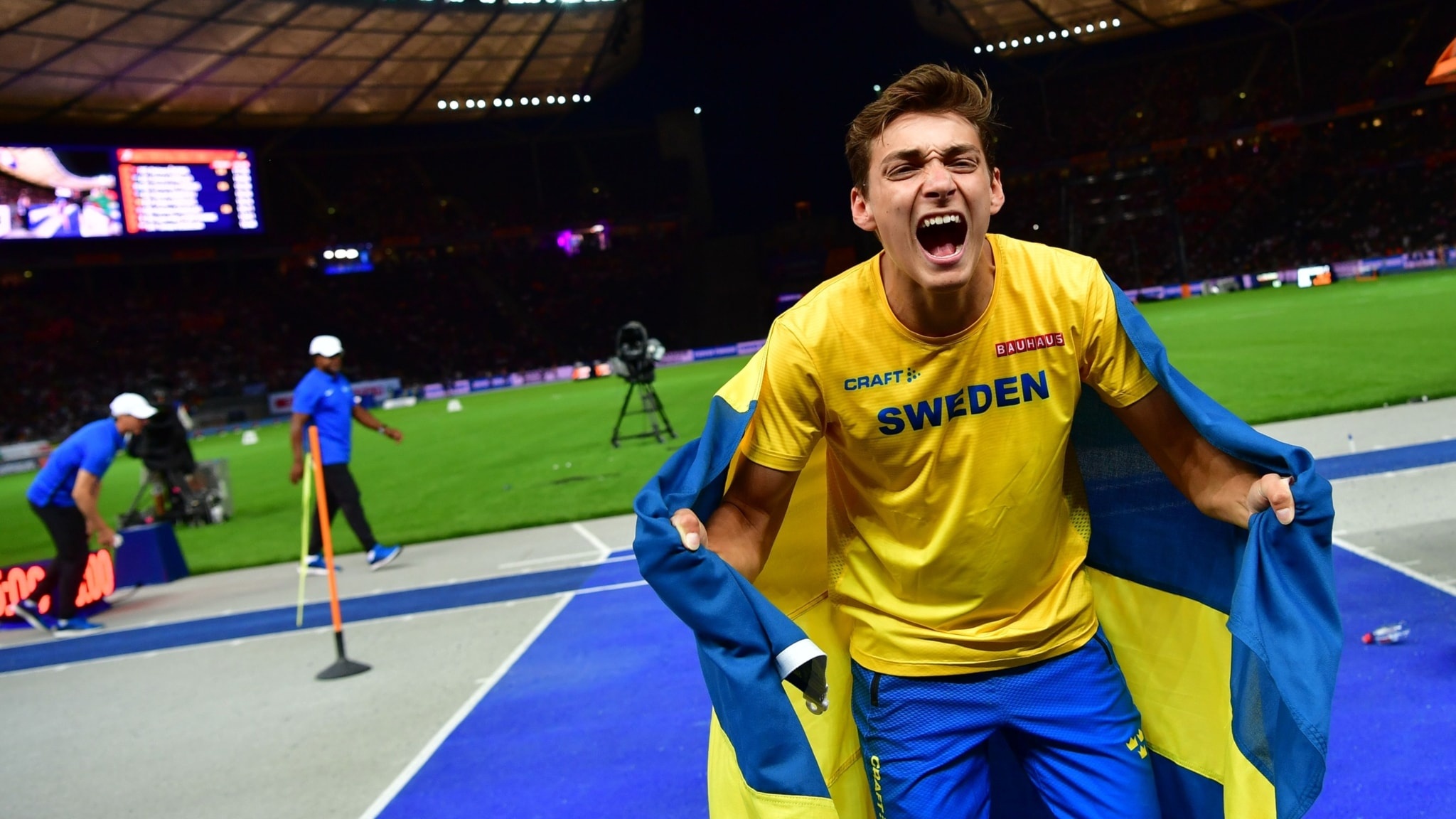 Armand Duplantis, Gold in European championship, Radio Sweden feature, Swedish pride, 2050x1160 HD Desktop