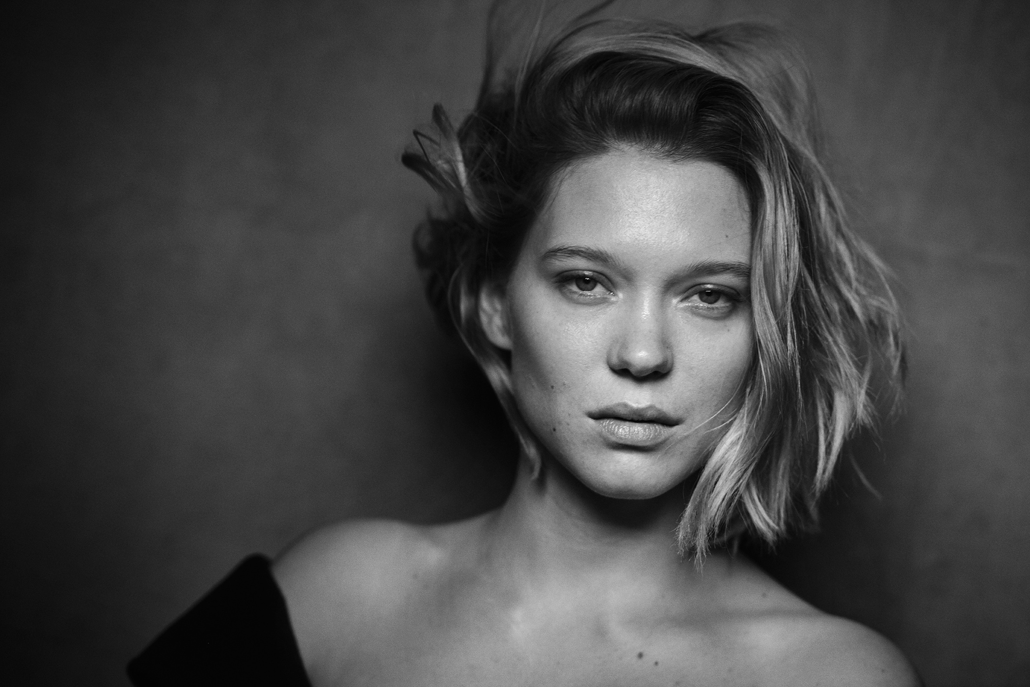 Lea Seydoux, Actress, Black & white, Stunning, 2120x1420 HD Desktop