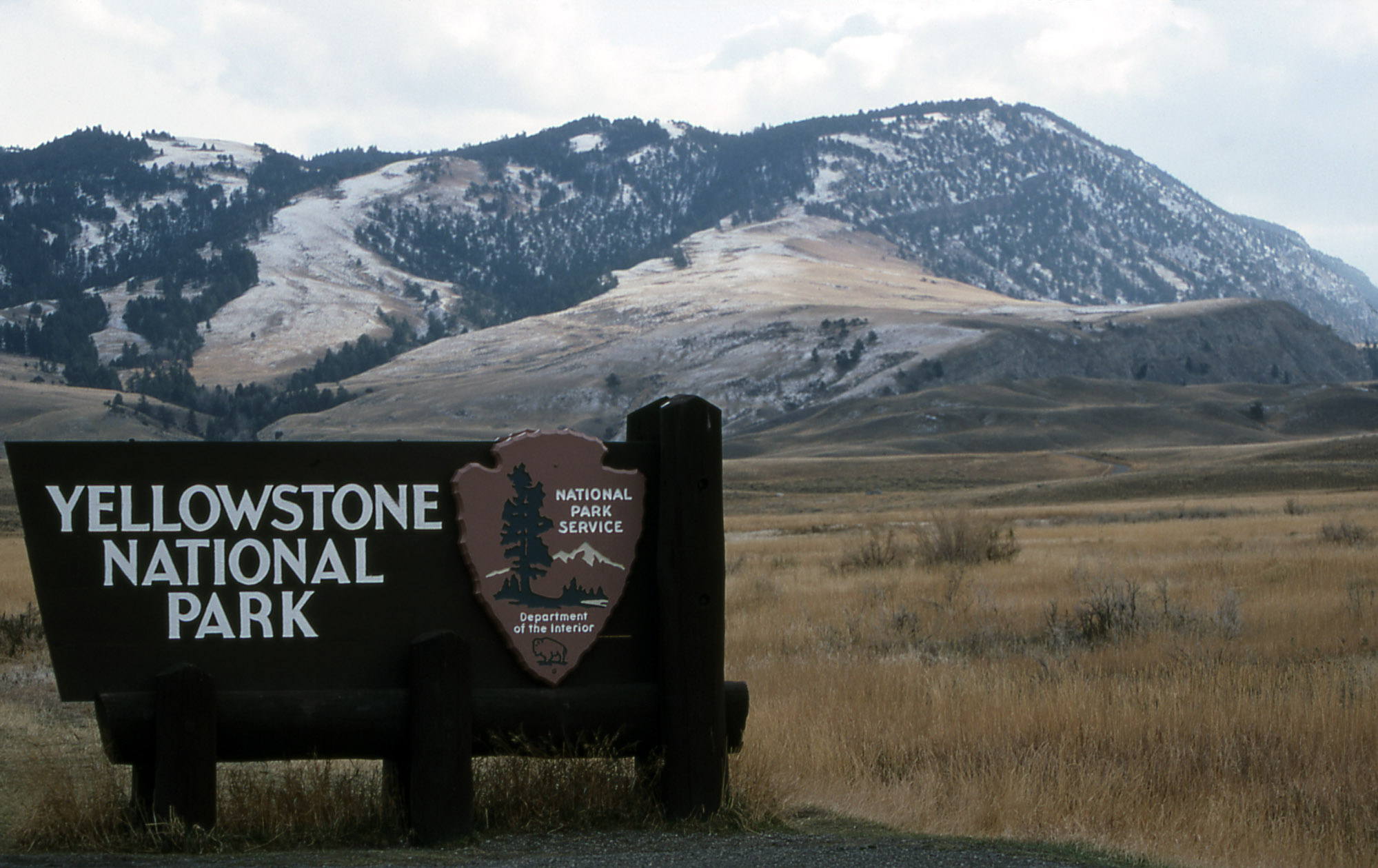 Yellowstone National Park, Newcomer's guide, Backroad to Yellowstone, 2000x1260 HD Desktop