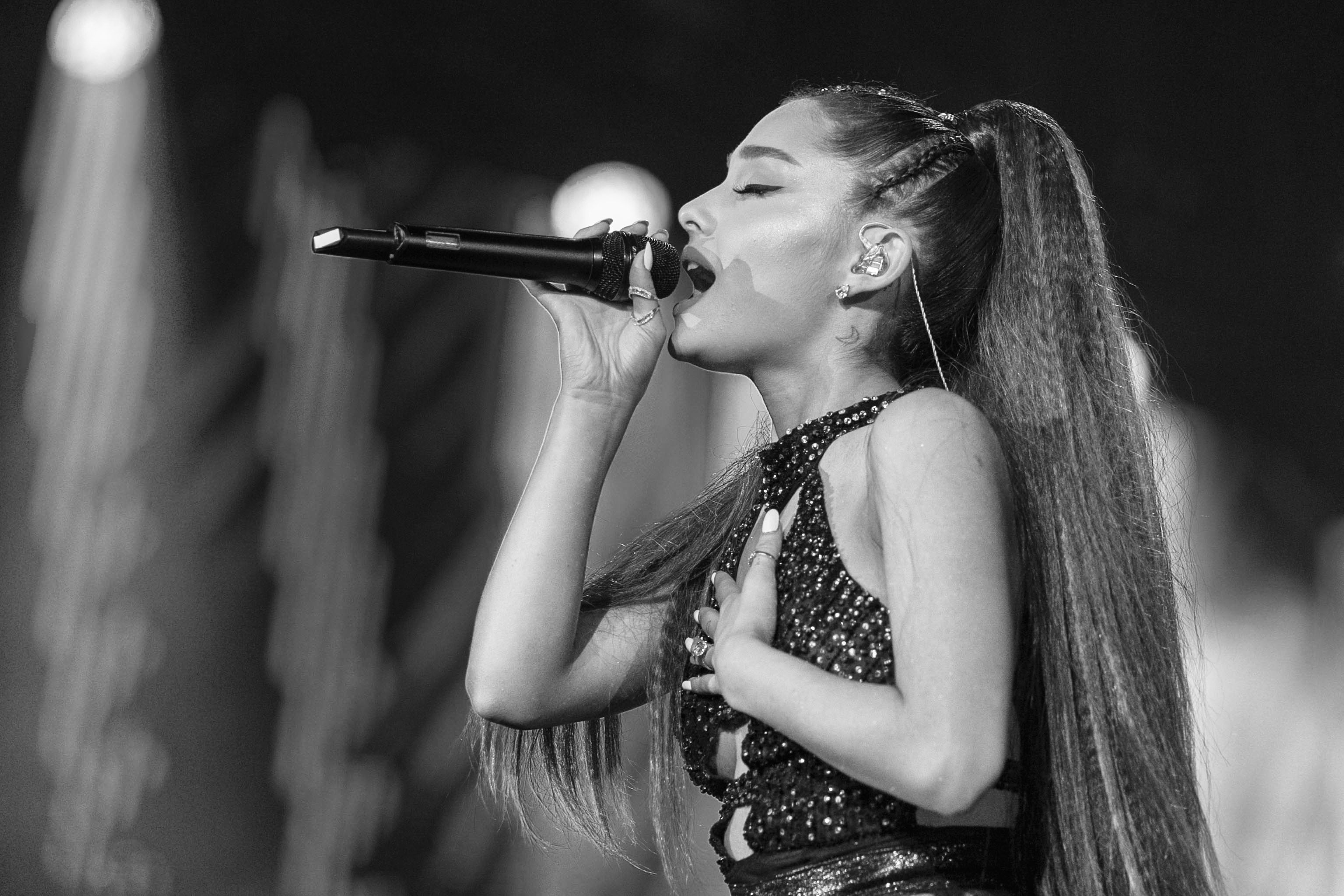 Ariana Grande, Clapped back, Social media troll, Self-expression, 3080x2050 HD Desktop