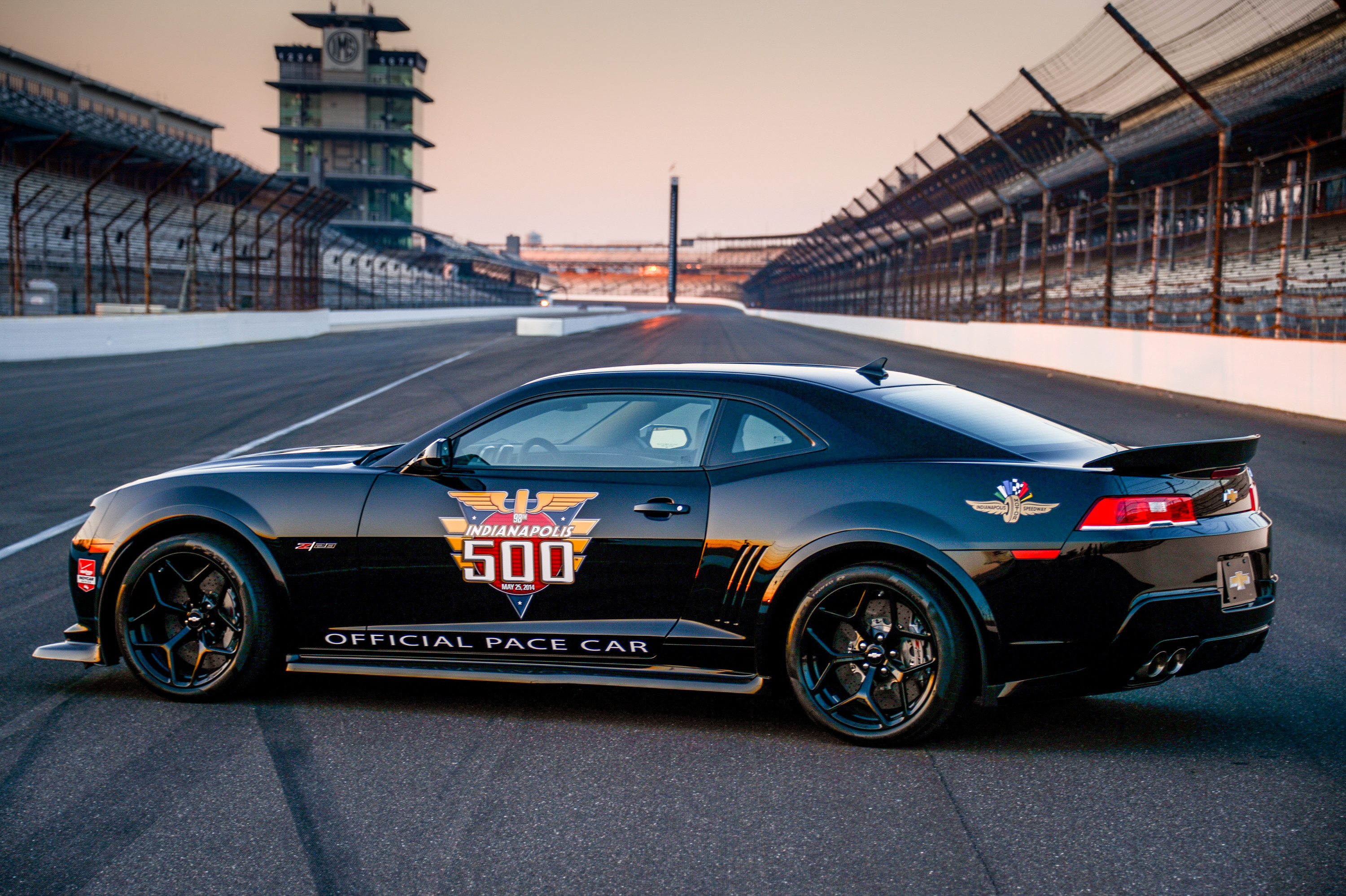 Indianapolis Motor Speedway, Dario Franchitti, Indy 500 pace car, 3000x2000 HD Desktop