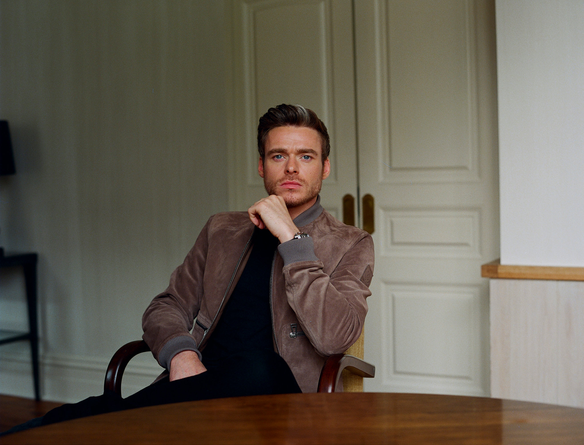 Richard Madden, Career success, Worries and concerns, New York Times, 2050x1570 HD Desktop