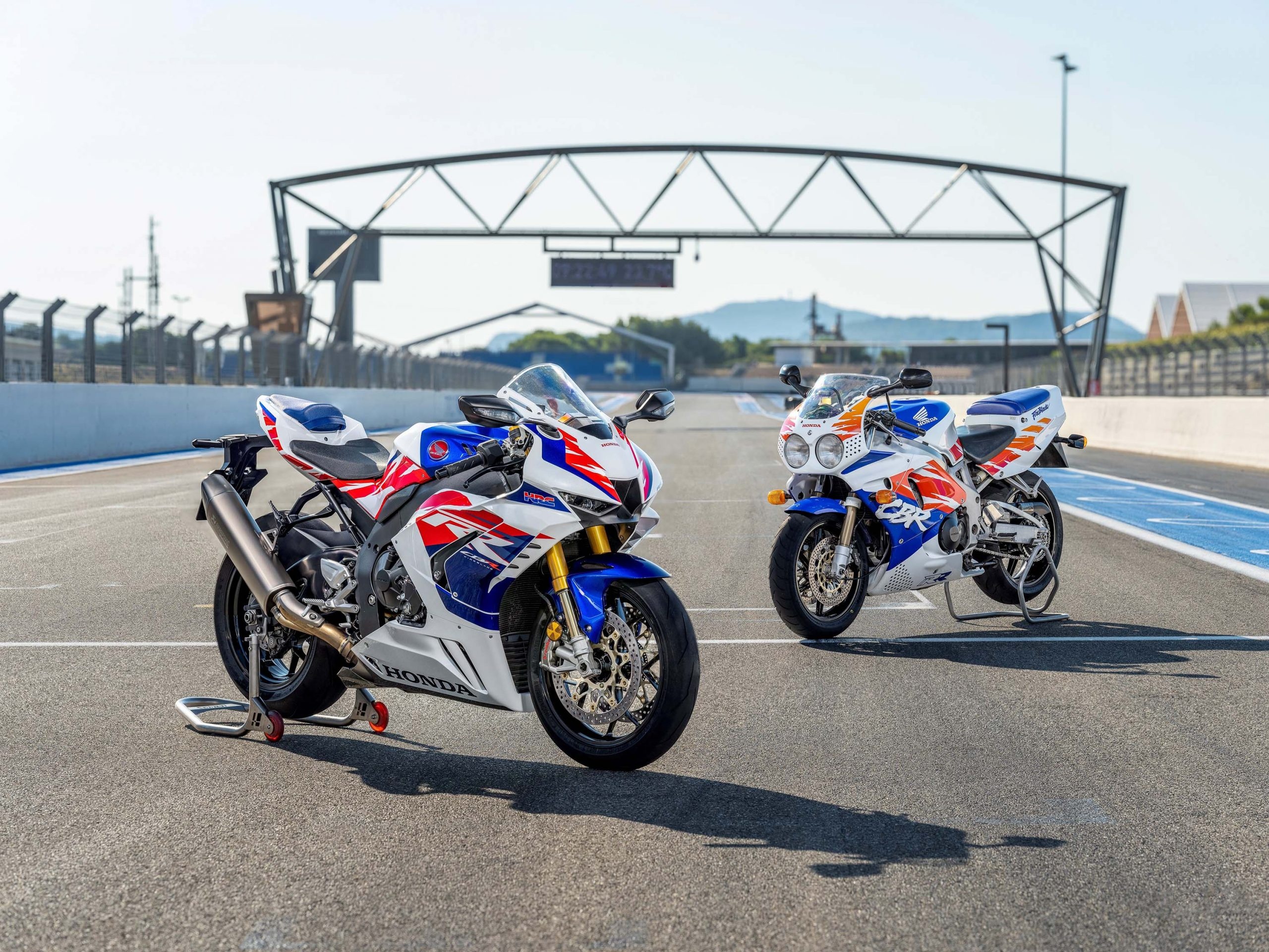 1000RR vs 900RR, Honda CBR900RR Wallpaper, 2560x1920 HD Desktop