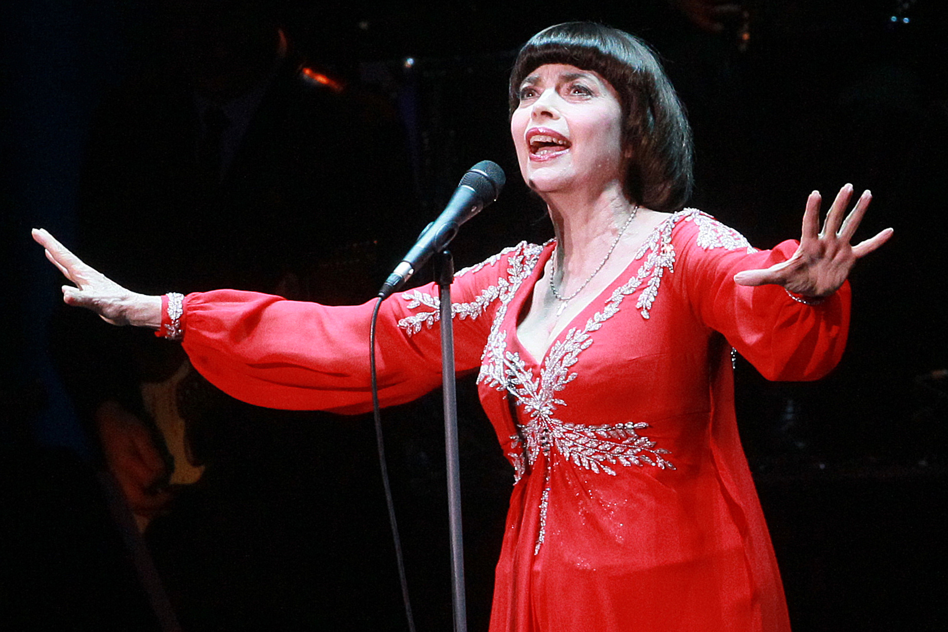 Mireille Mathieu, Singer of love, Ambassador of peace, Enduring legacy, 1920x1280 HD Desktop