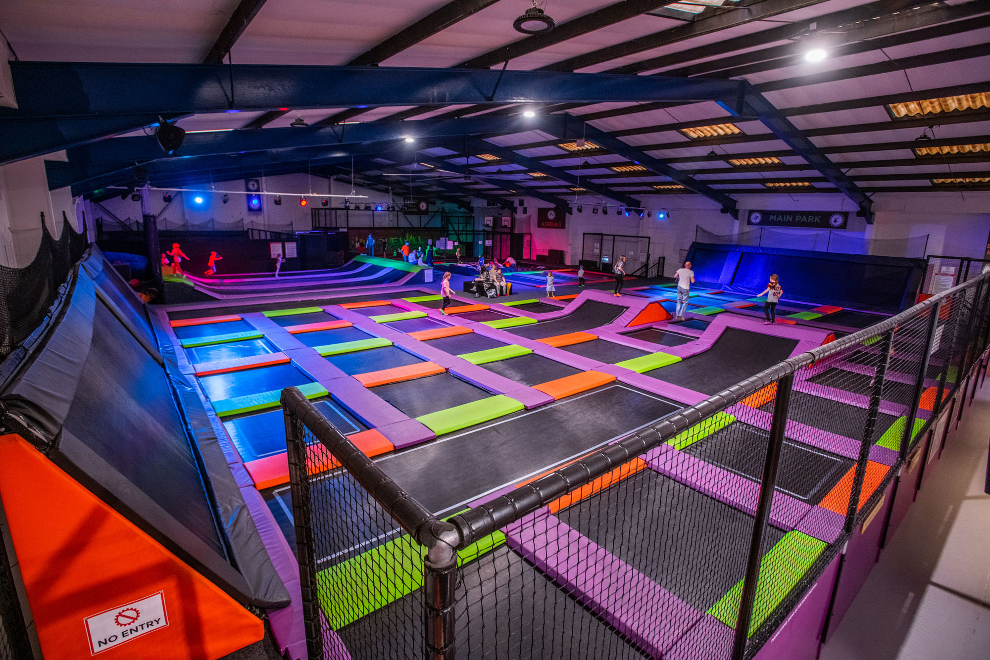 Atmosphere Trampoline Park Basingstoke, Trampolining Wallpaper, 2000x1340 HD Desktop