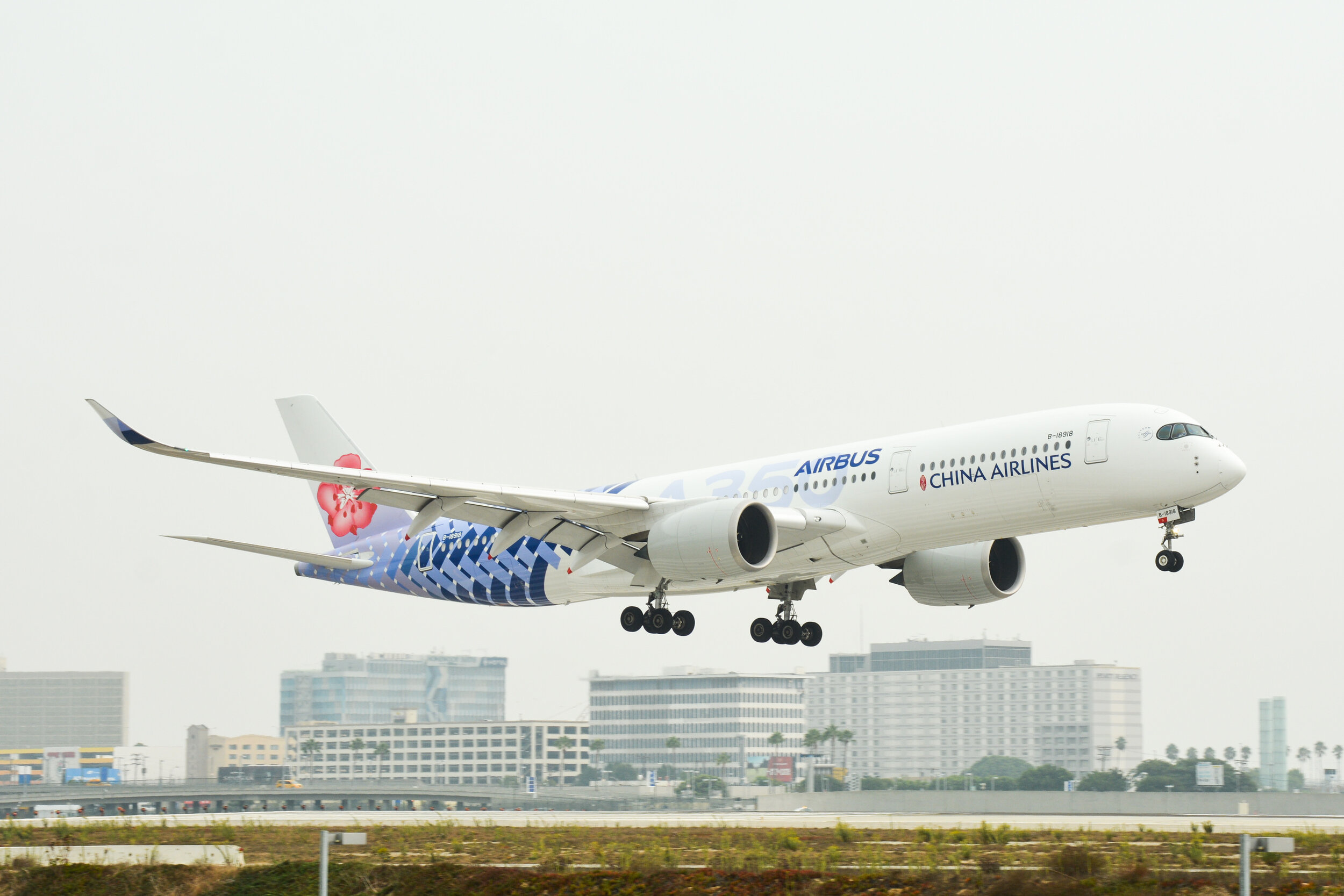 China Airlines, Planespotting at LAX, Officer Wayfinder, Aviation enthusiasts, 2500x1670 HD Desktop