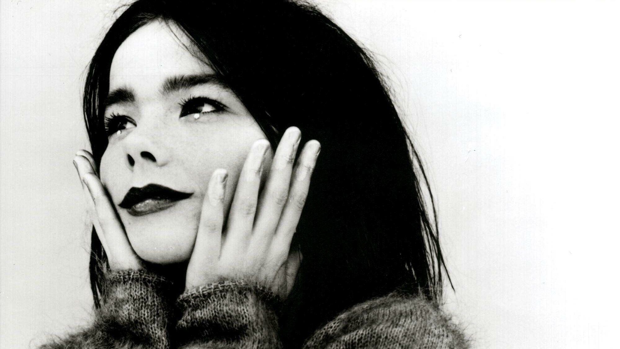 Bjork (Celebs), Bjork's wallpapers, Iconic music artist, Artistic visuals, 2000x1130 HD Desktop