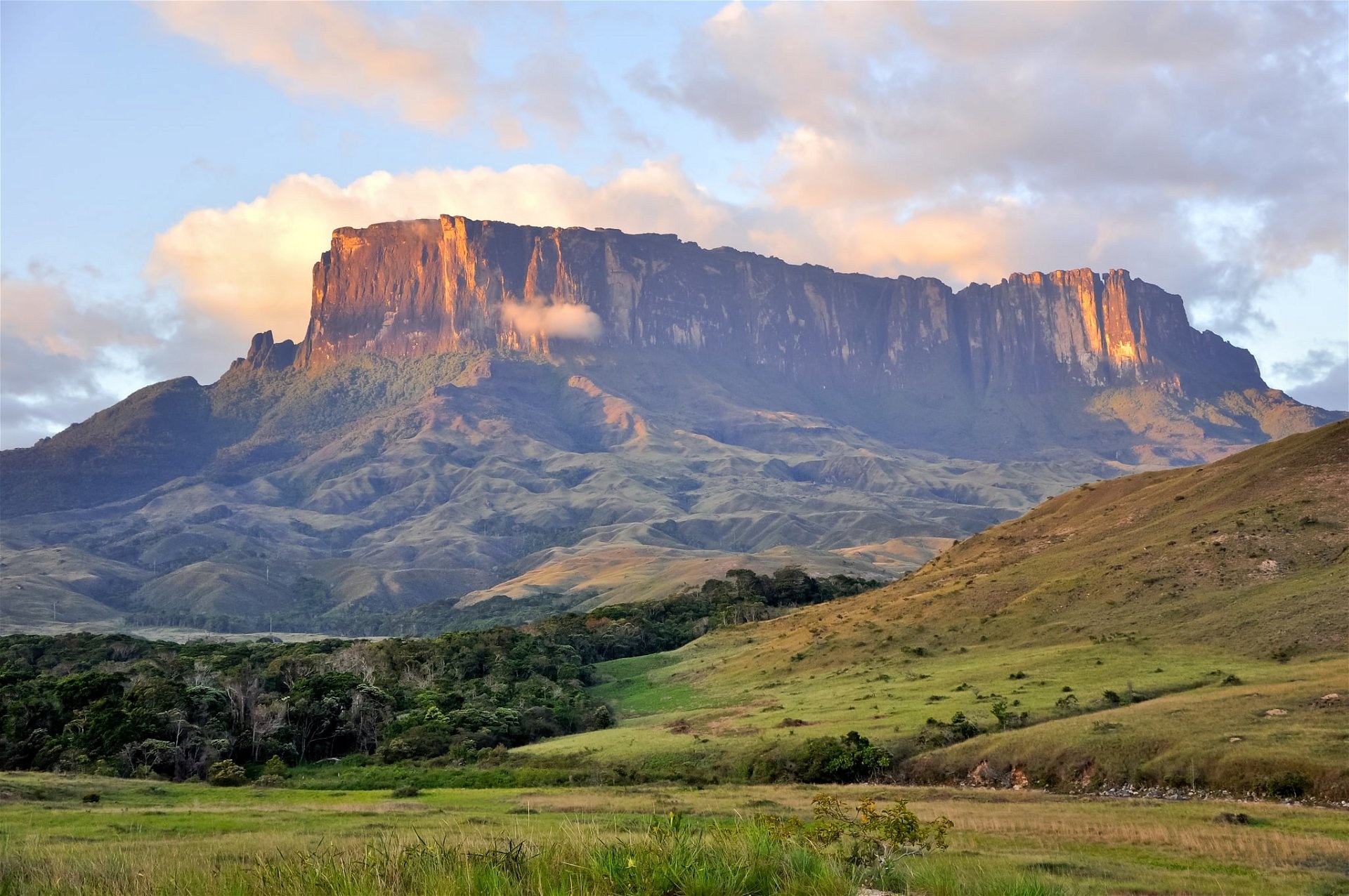 Canaima National Park, Natural wonders, Tourist attractions, Trek Zone, 1920x1280 HD Desktop