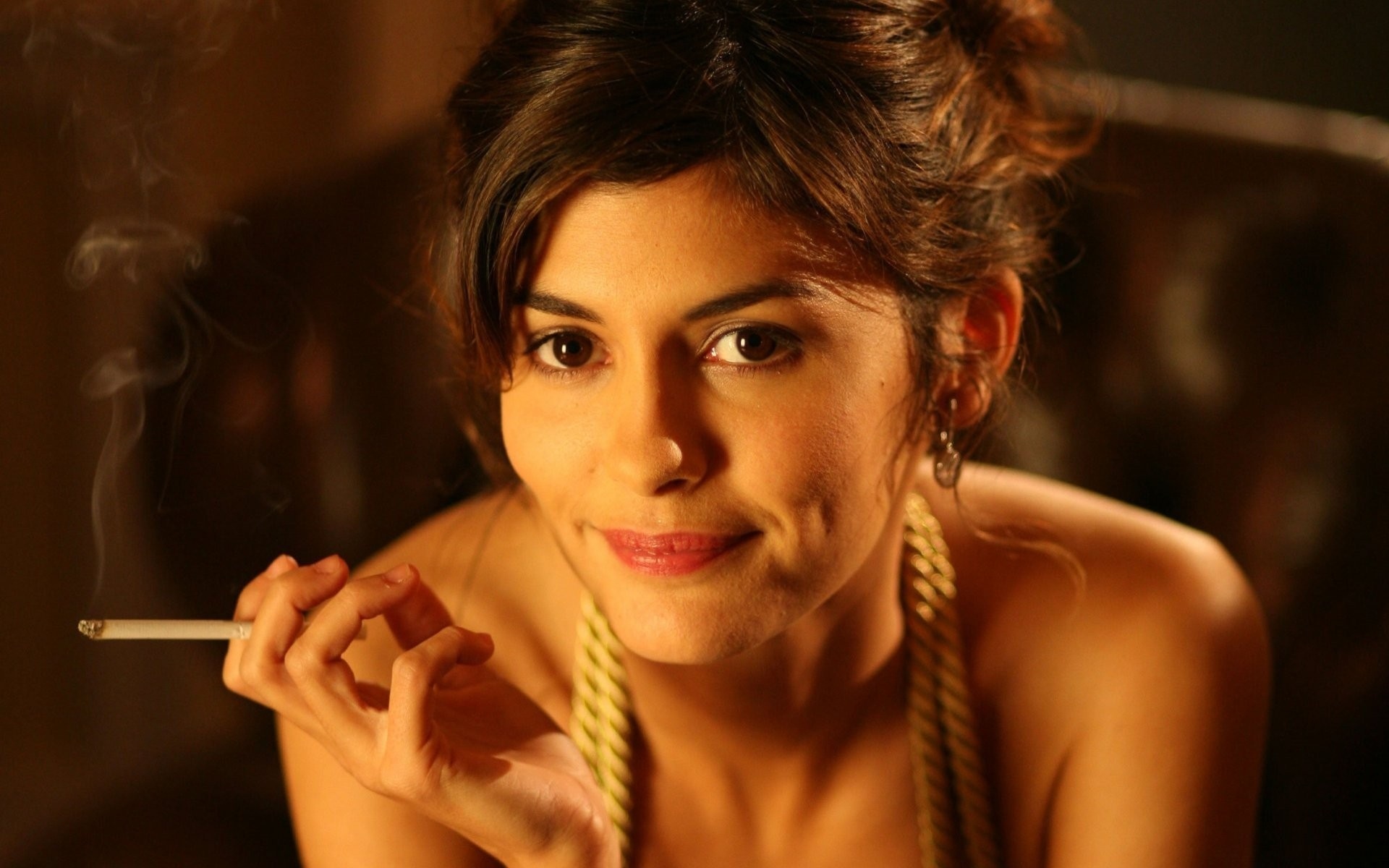 Audrey Tautou, Dazzling talent, Smoking scene, Funky style, 1920x1200 HD Desktop