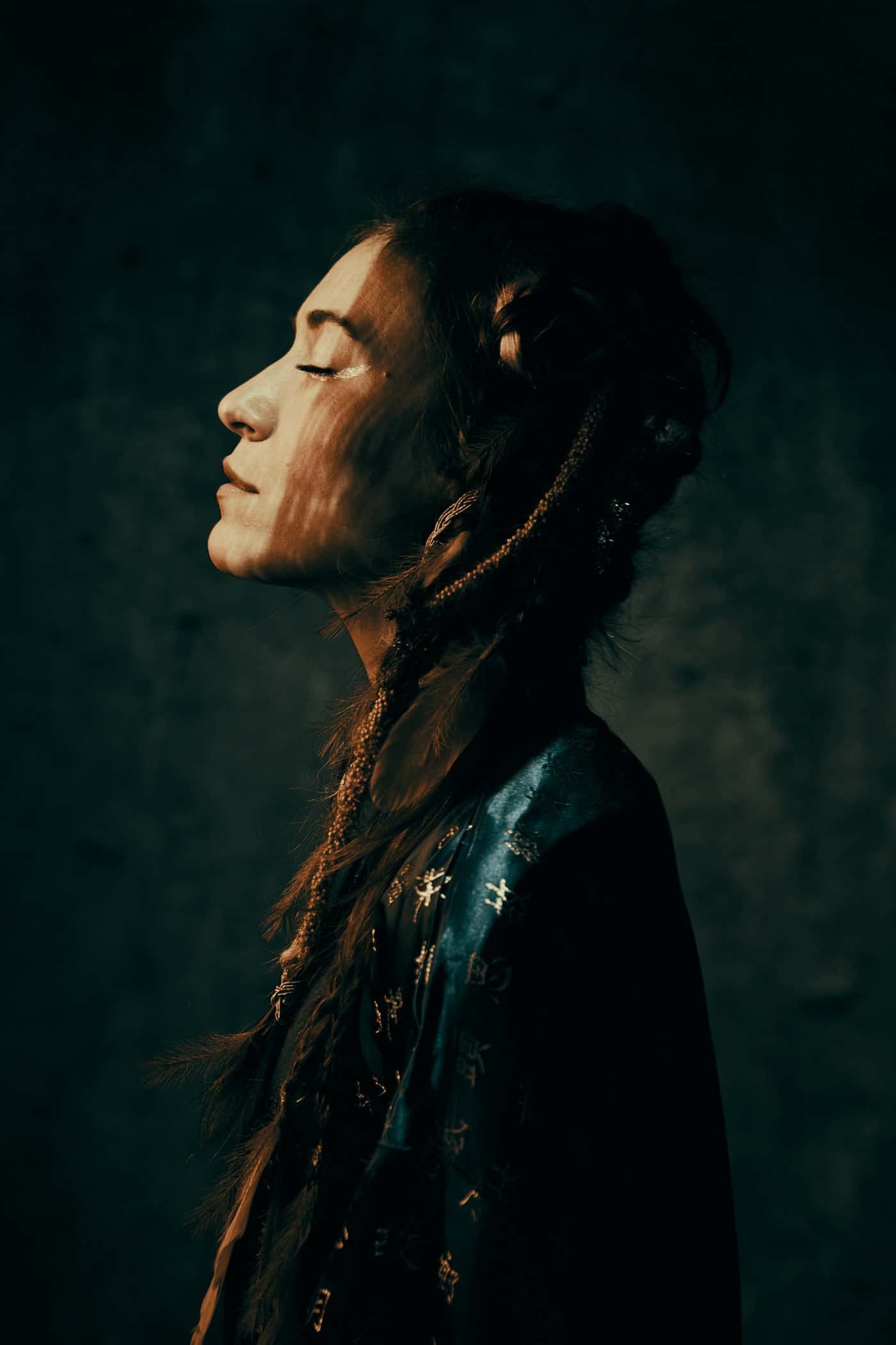 Lauren Daigle, Creative portrait photography, Jeremy Cowart, 1400x2100 HD Phone