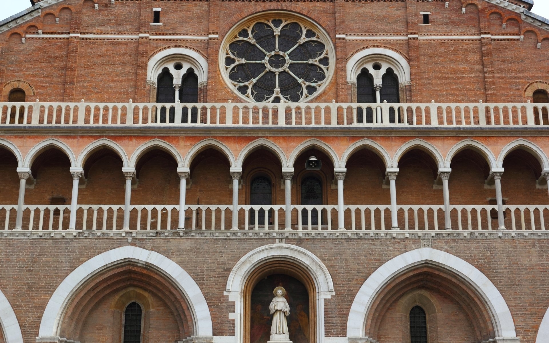 Padua, Italy, Basilica of Saint Anthony, Sacred aura, 1920x1200 HD Desktop