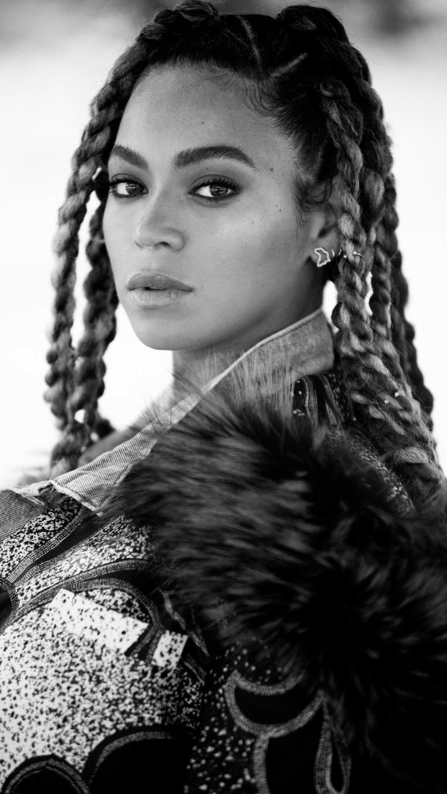 Beyonce, Stunning performances, Powerful vocals, Pop icon, 1440x2560 HD Phone