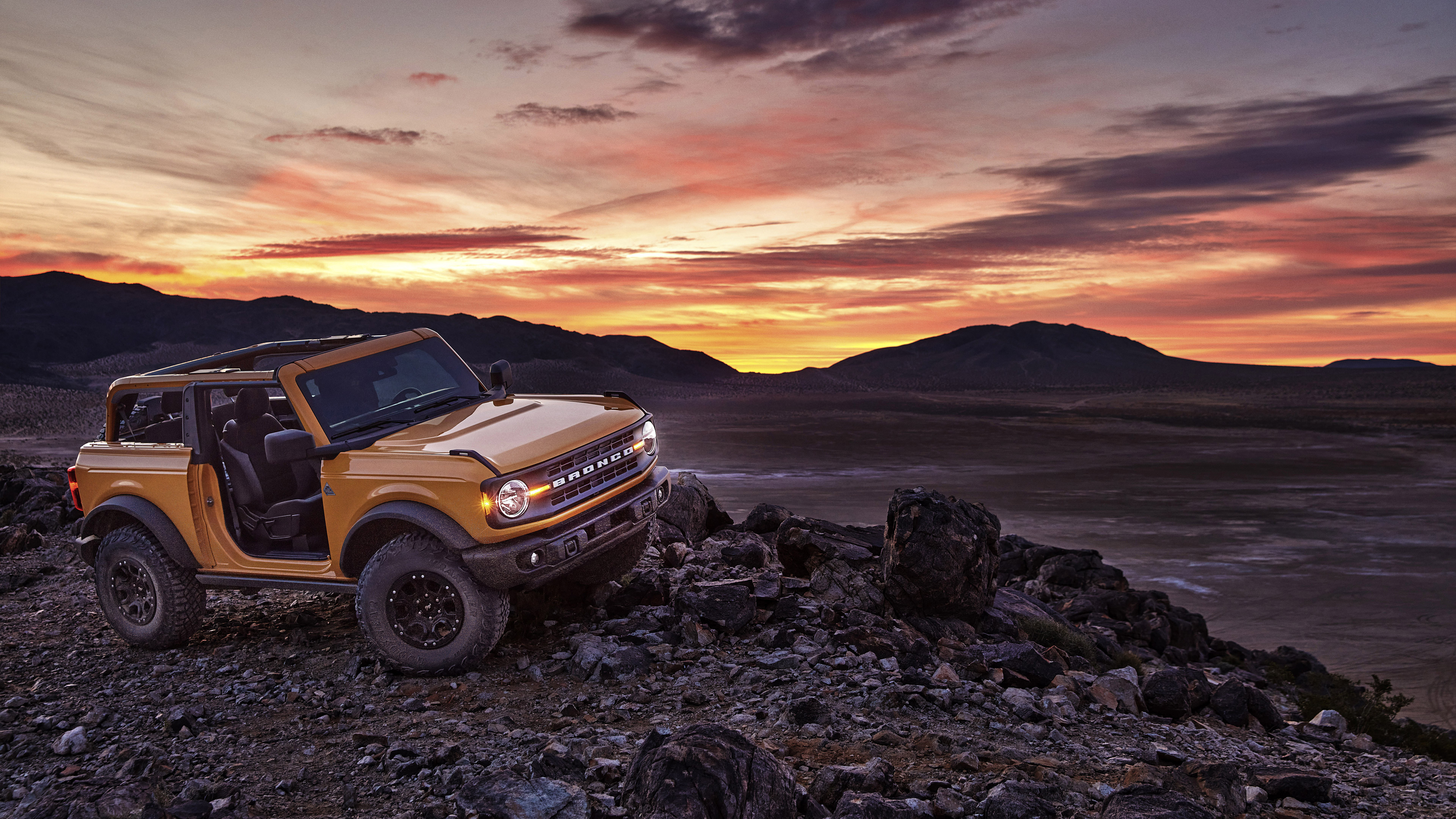 2021 Ford Bronco, Off-road Driving Wallpaper, 3840x2160 4K Desktop