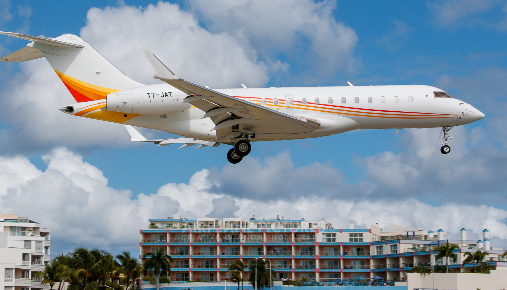 Bombardier Global Express, T7 JAT Private, Sint Maarten Princess Juliana International, 1920x1100 HD Desktop