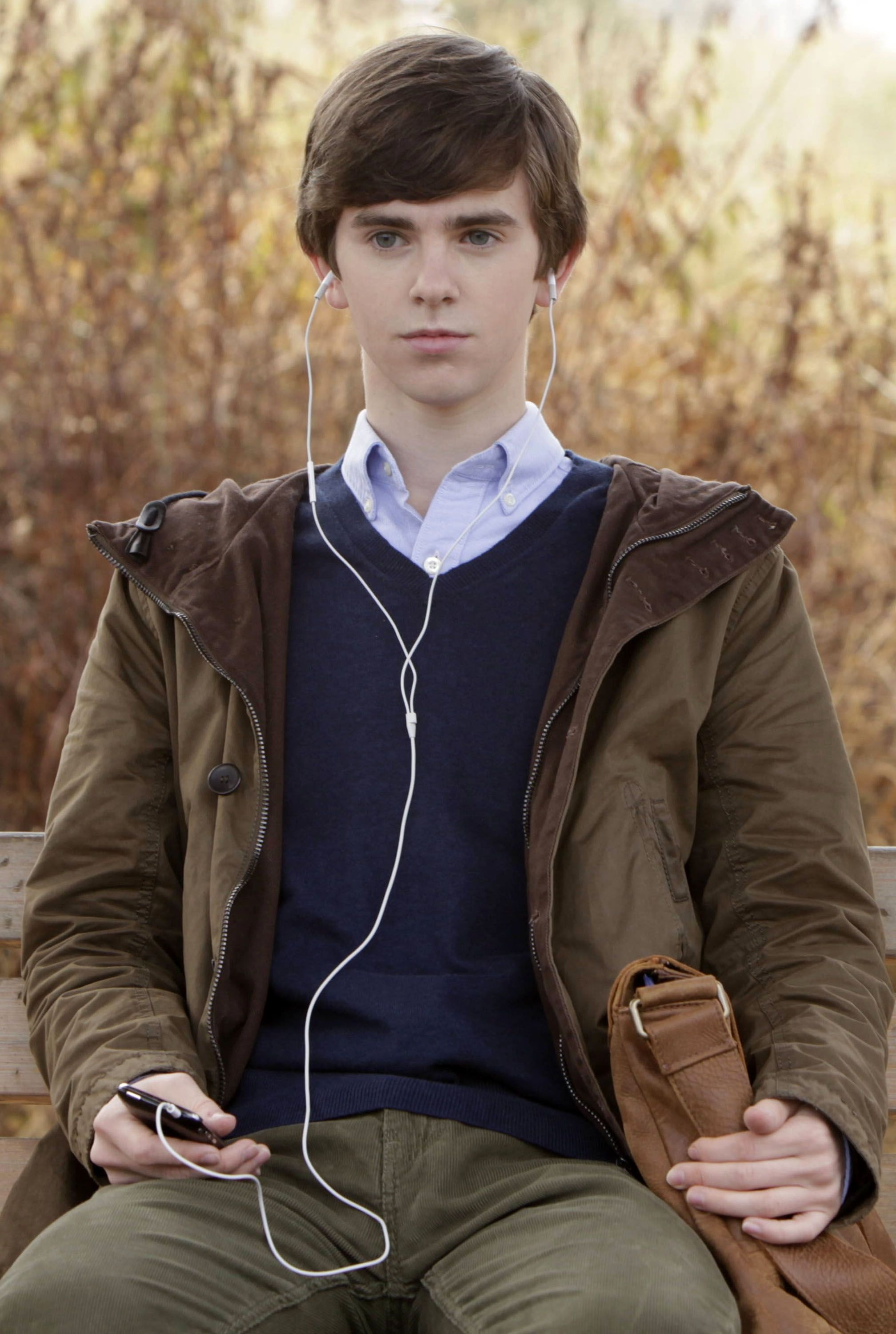 Freddie Highmore, Serial killer, Bates Motel, Norman Bates, 2020x3000 HD Phone