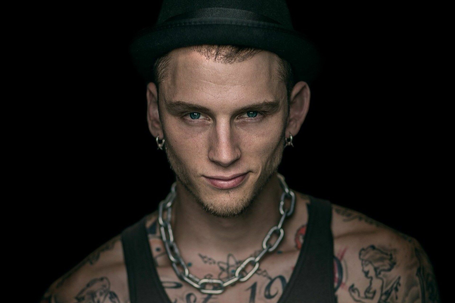 Machine Gun Kelly, Downloadable wallpapers, Musical versatility, Raw energy, 1920x1280 HD Desktop