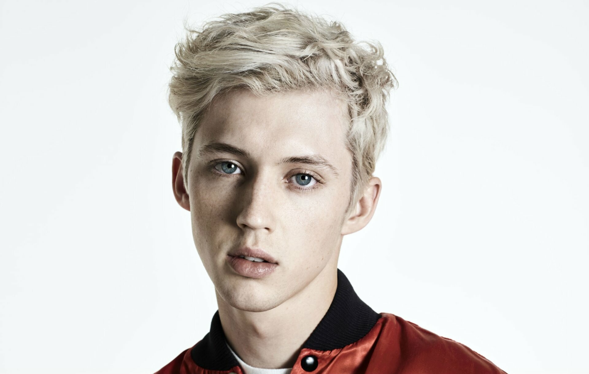 Troye Sivan HD wallpaper, Background image, 2000x1270 resolution, Visual appeal, 1920x1220 HD Desktop