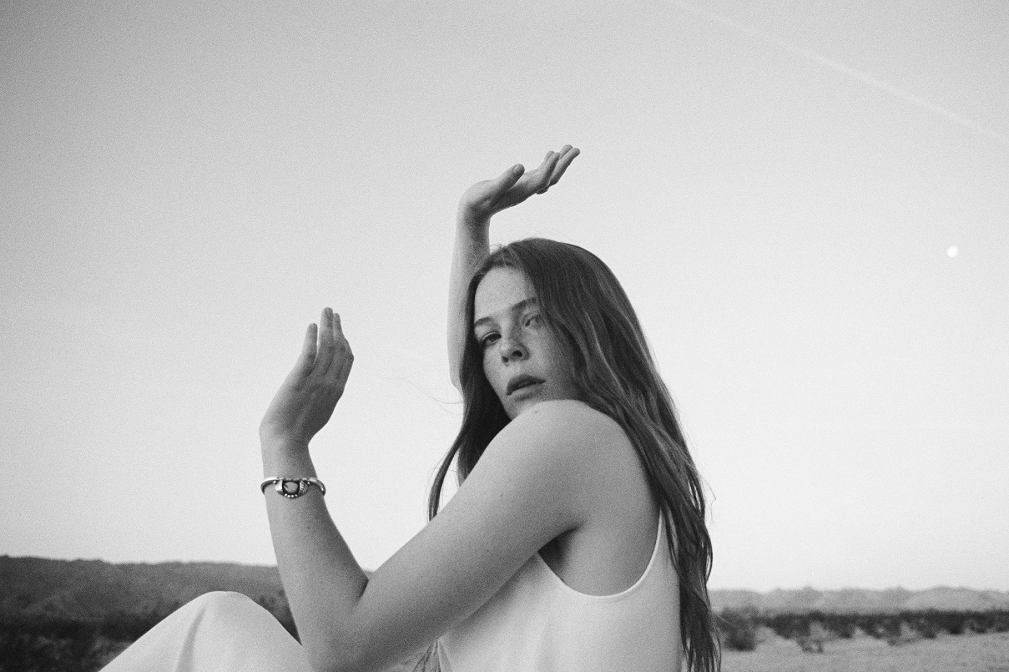 Maggie Rogers, Groovy vibes, Tear-free music, Vanity Fair interview, 2000x1340 HD Desktop