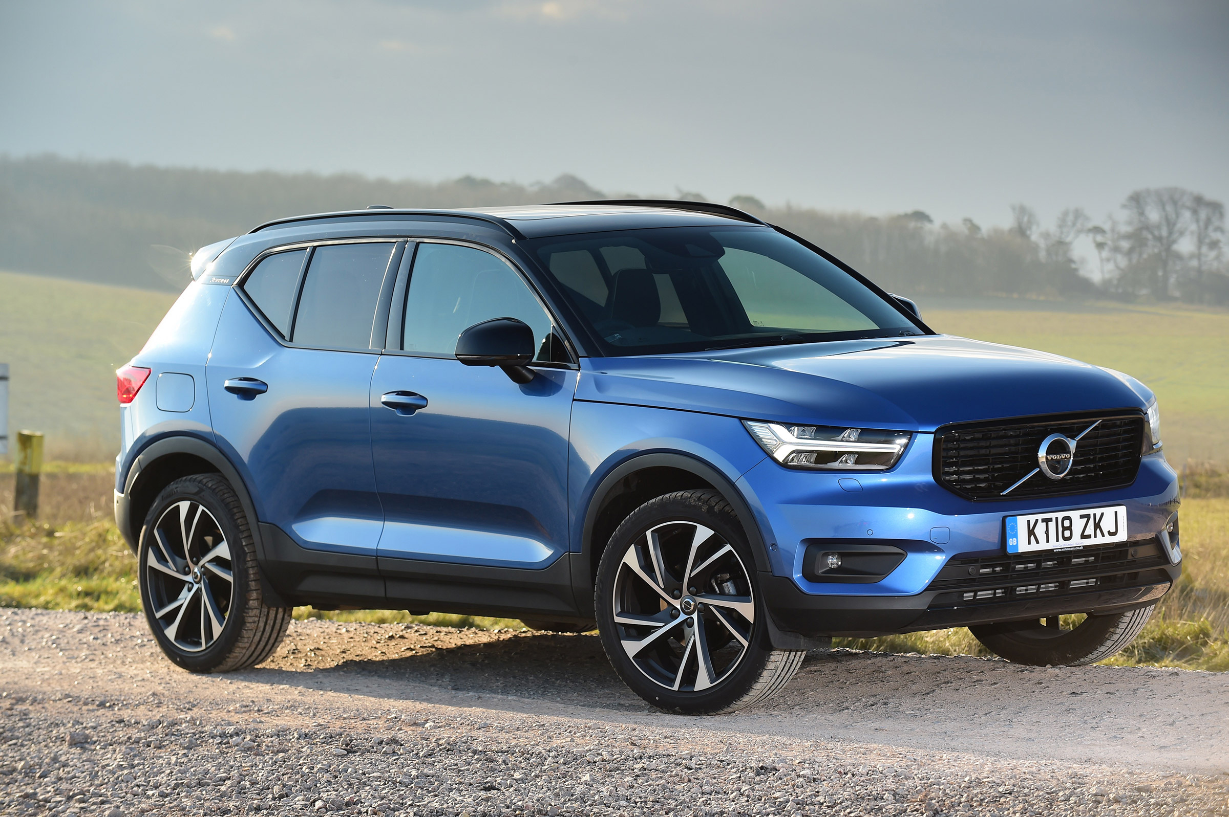 Volvo XC40 HD wallpaper, Background image, Auto expert, 2400x1600 HD Desktop