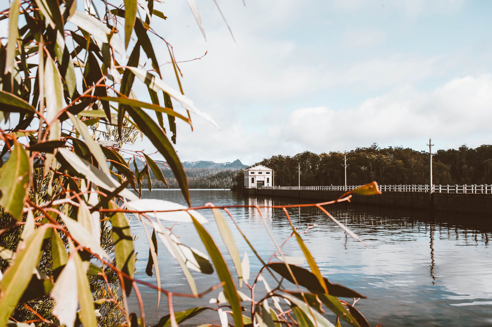 Saint Clair Lake, Tasmanian Wilderness, Pumphouse Point, 2050x1370 HD Desktop