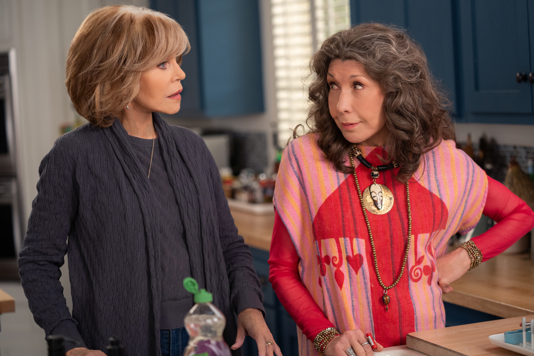 Grace and Frankie, Surprise release, Season 7, Video clip, 2030x1360 HD Desktop