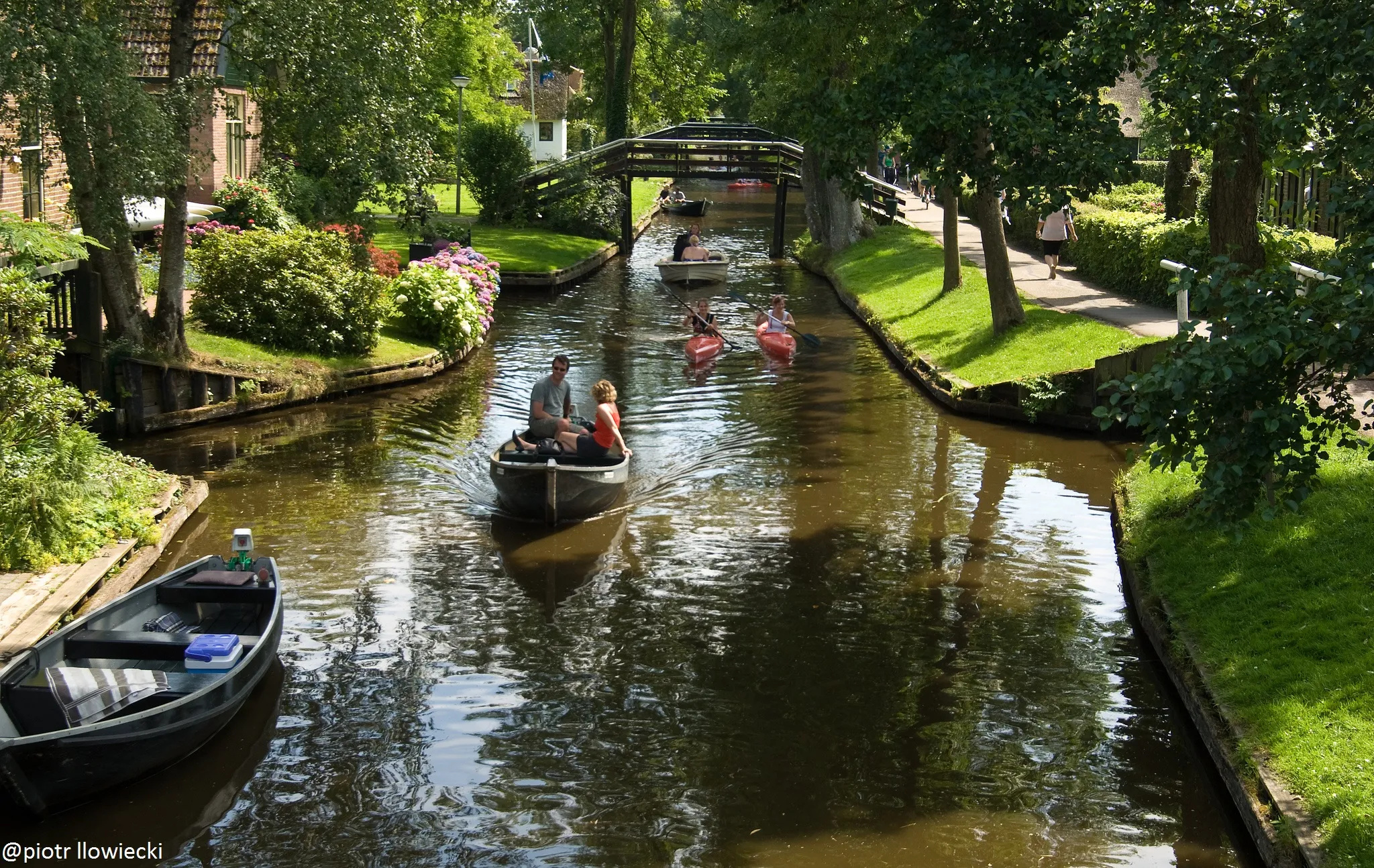 The Venice of Netherlands, Unusual beauty, Serene canals, Idyllic village, 2050x1300 HD Desktop