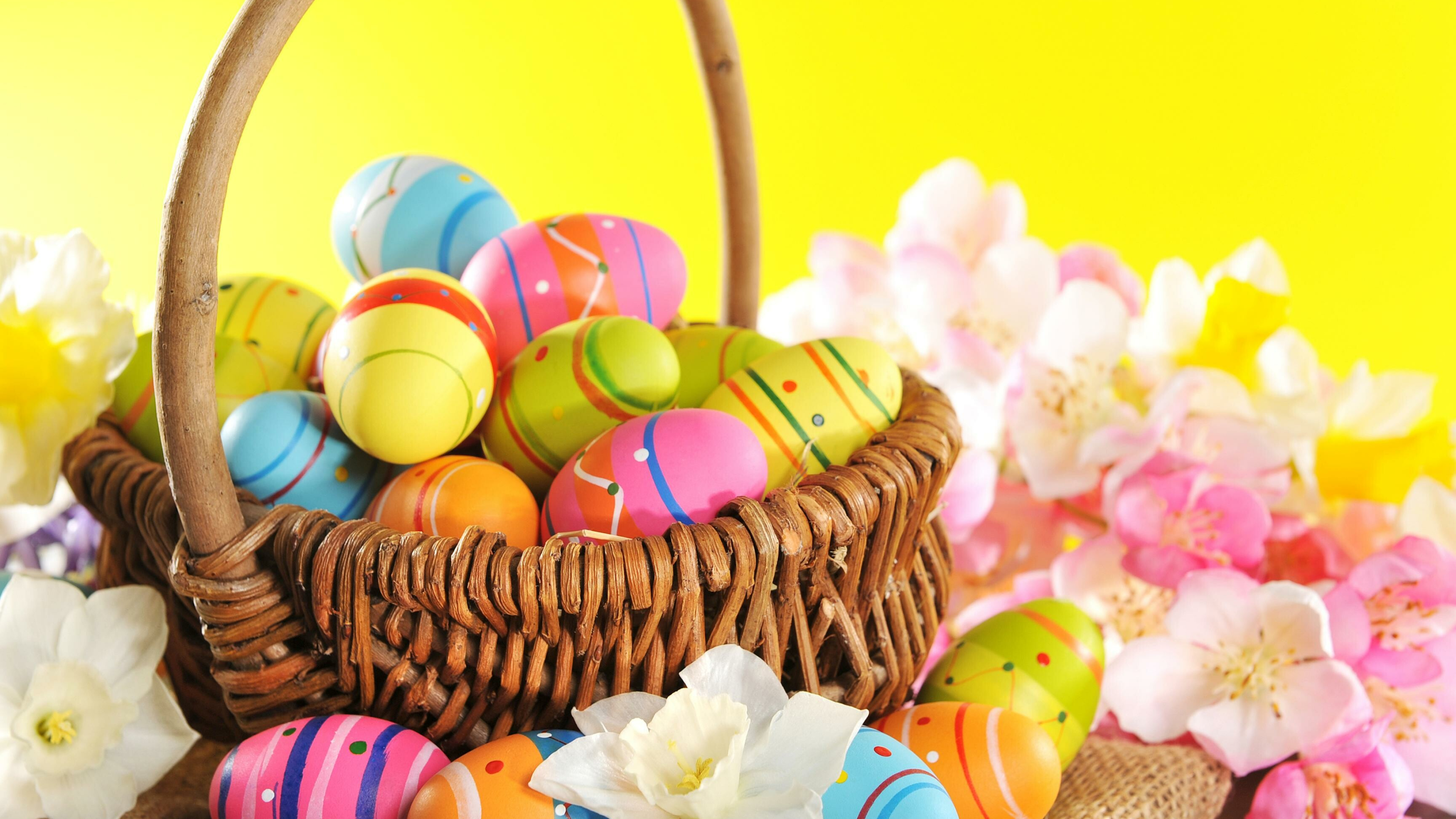 Easter basket delight, High-definition wallpaper, Vibrant colors, Charming Easter aesthetic, 3840x2160 4K Desktop