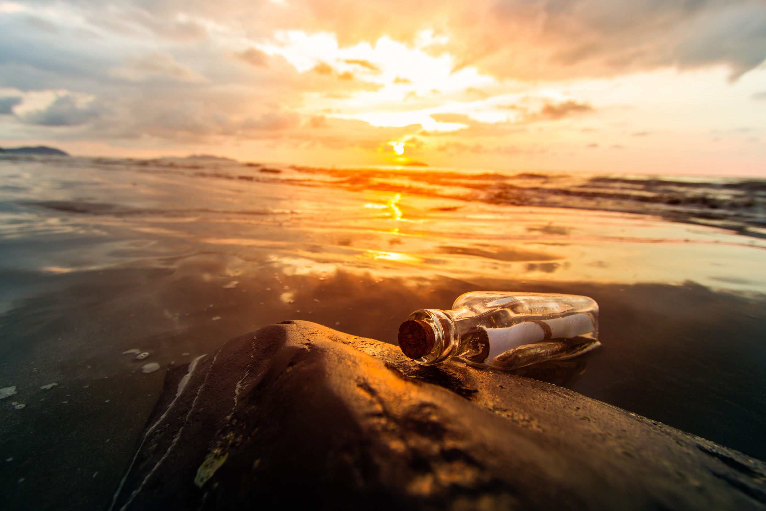 Message in a Bottle, Research discovery, Hawaii finding, Kindergarten connection, 2500x1670 HD Desktop