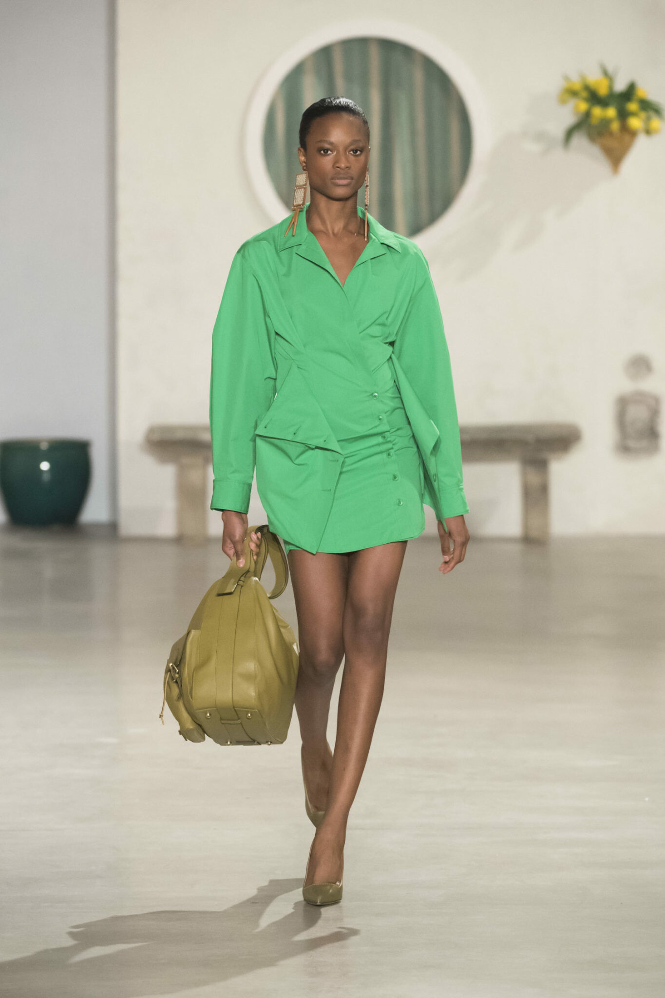 Jacquemus fashion, Paris RTW, Fashion-forward collection, Shoji Fujii photography, 1370x2050 HD Phone