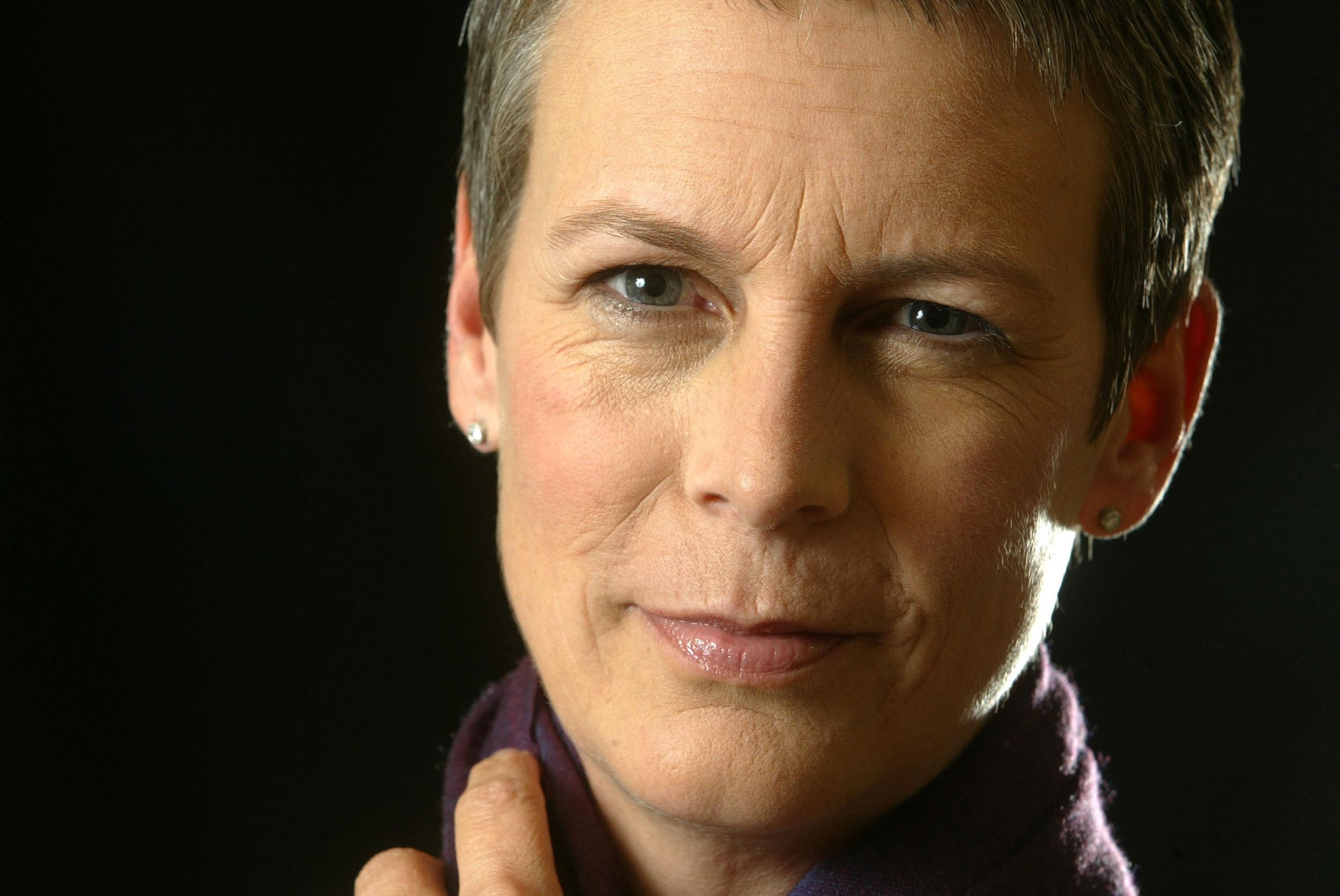 Jamie Lee Curtis, Fanpop photo, Gorgeous actress, Classic charm, 2500x1680 HD Desktop