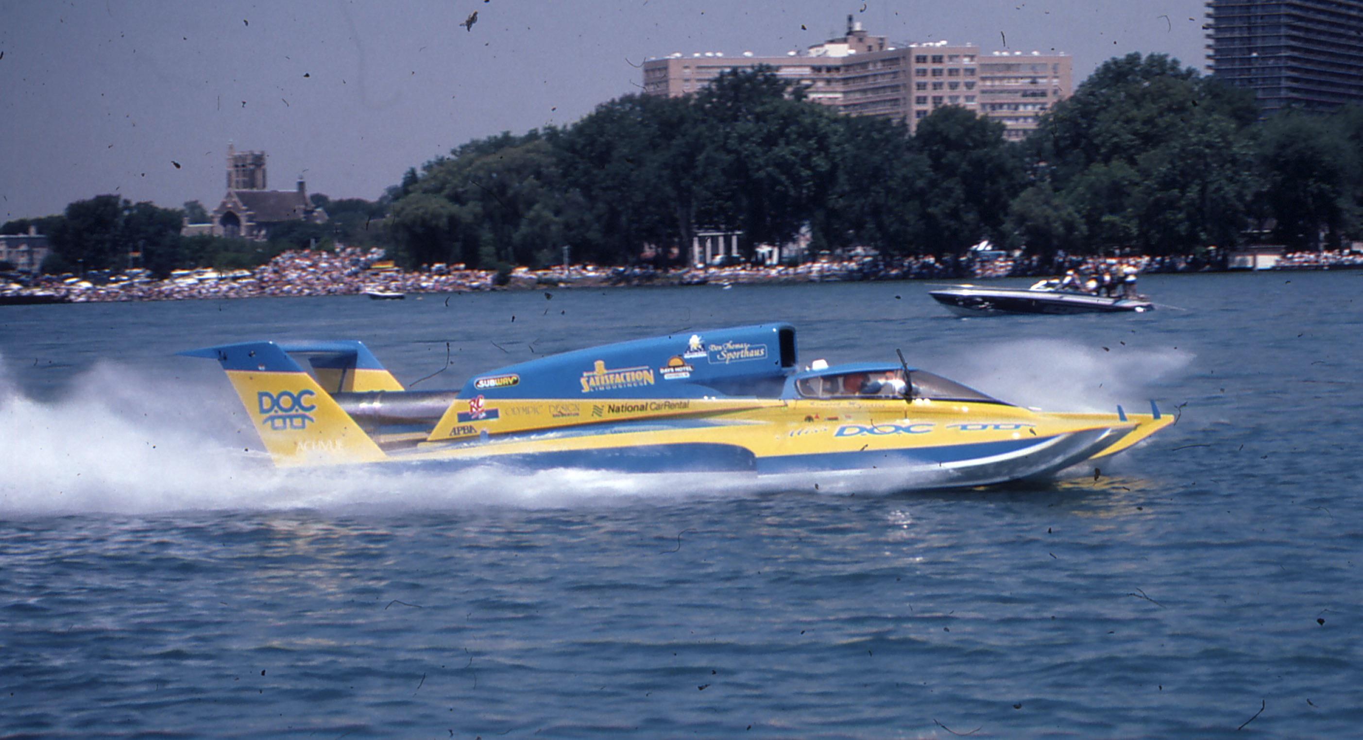 1990s hydroplane races, Detroit river excitement, Nostalgic moments, Racing memories, 2810x1530 HD Desktop